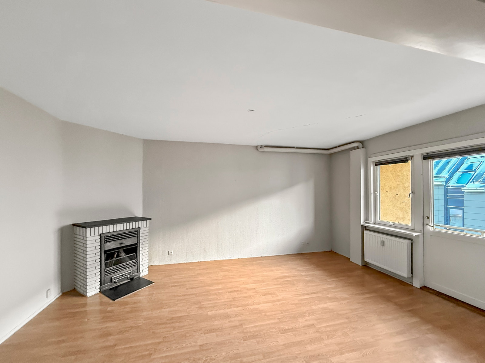 Stor stue med flere møblleringsmuligheter. Galleribilde