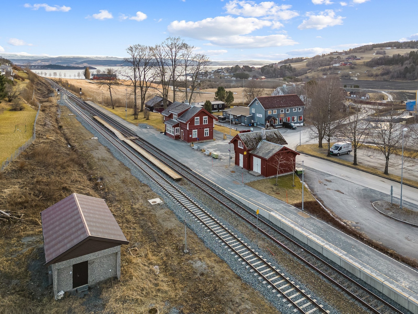 Kort veg til togstasjonen. Galleribilde