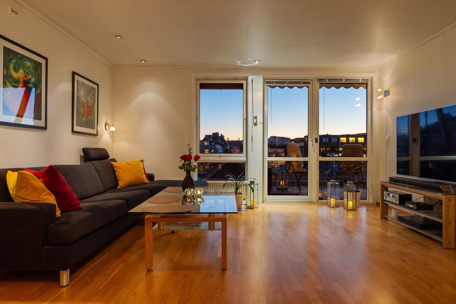 Vinduene er utstyrt med 2-lags glass, som bidrar til god isolasjon. Galleribilde