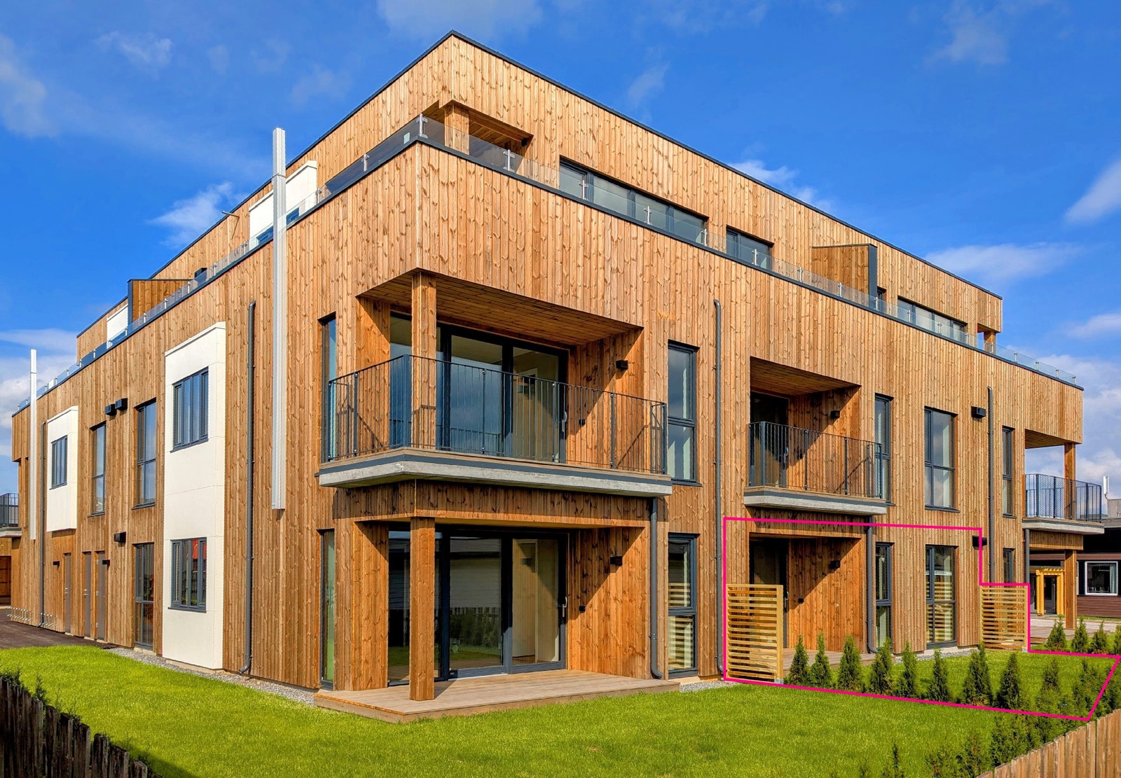 Brugsjordet 5 Borettslag. Leiligheten er markert i bildet. Galleribilde