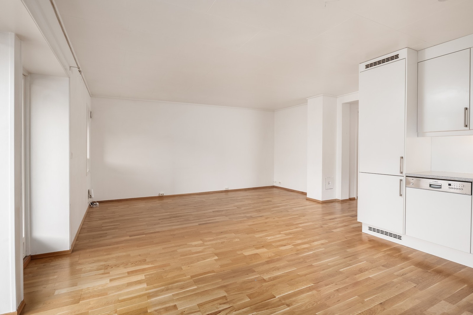 Romslig og innbydende stue med gode møbleringsmuligheter. Galleribilde