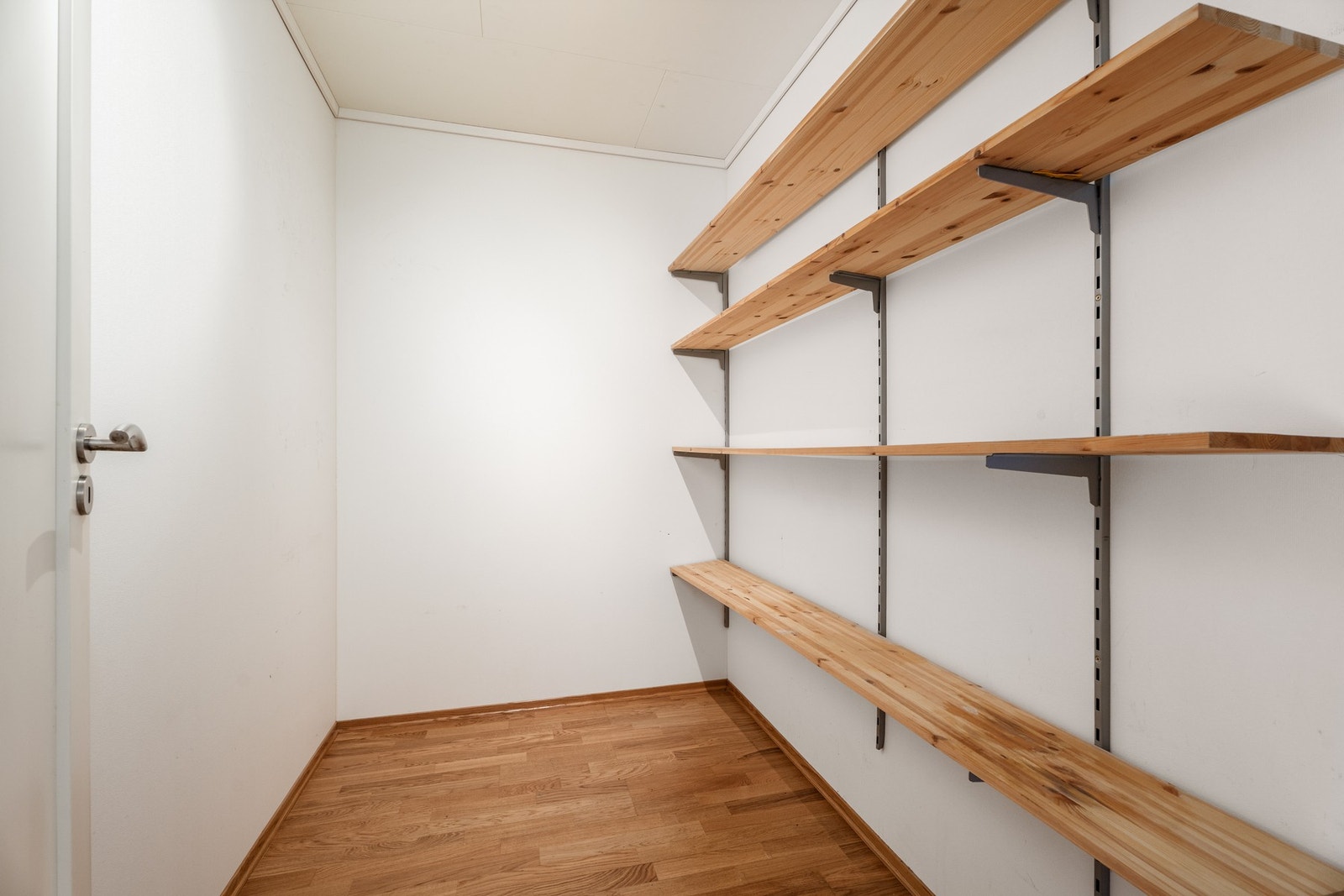 Leiligheten har mye lagringsplass med innvendig og utvendig bod. Galleribilde