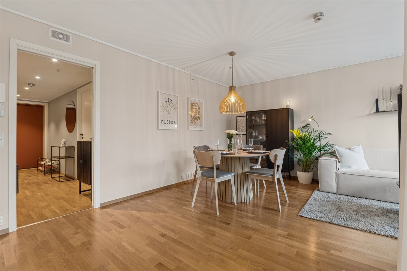 Gjennomgående parkett gir fint helhetsintrykk. Galleribilde