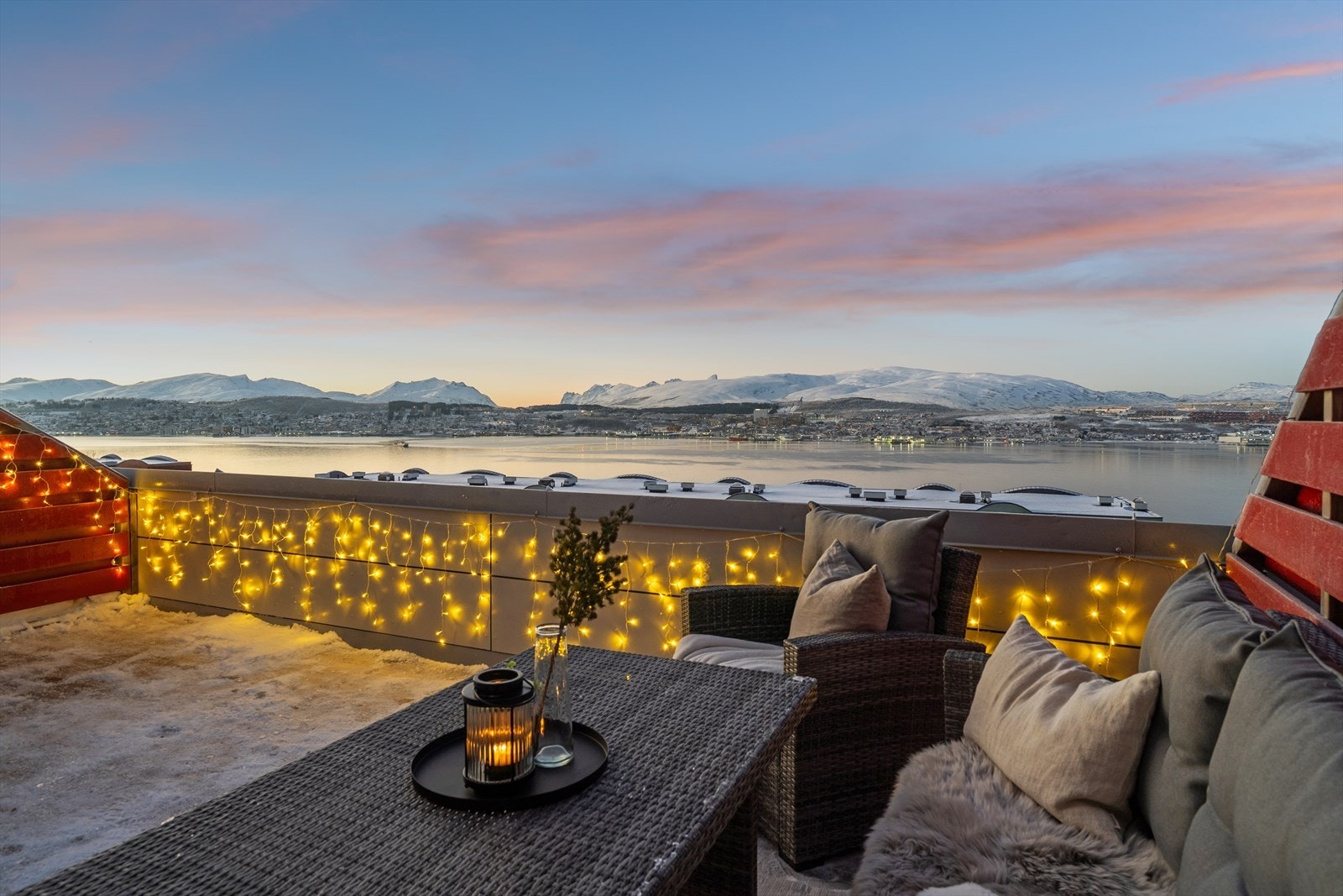 Stor terrasse, her med utsikten mot vest Galleribilde