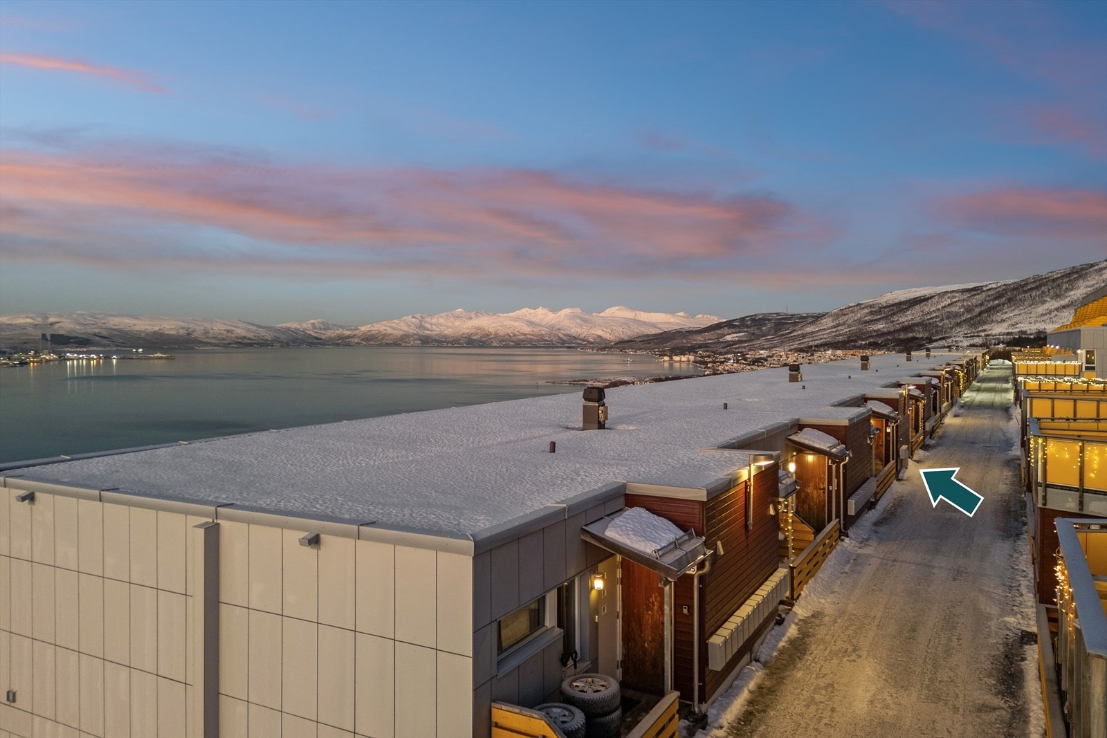 Rolig gate uten vesentlig trafikk Galleribilde