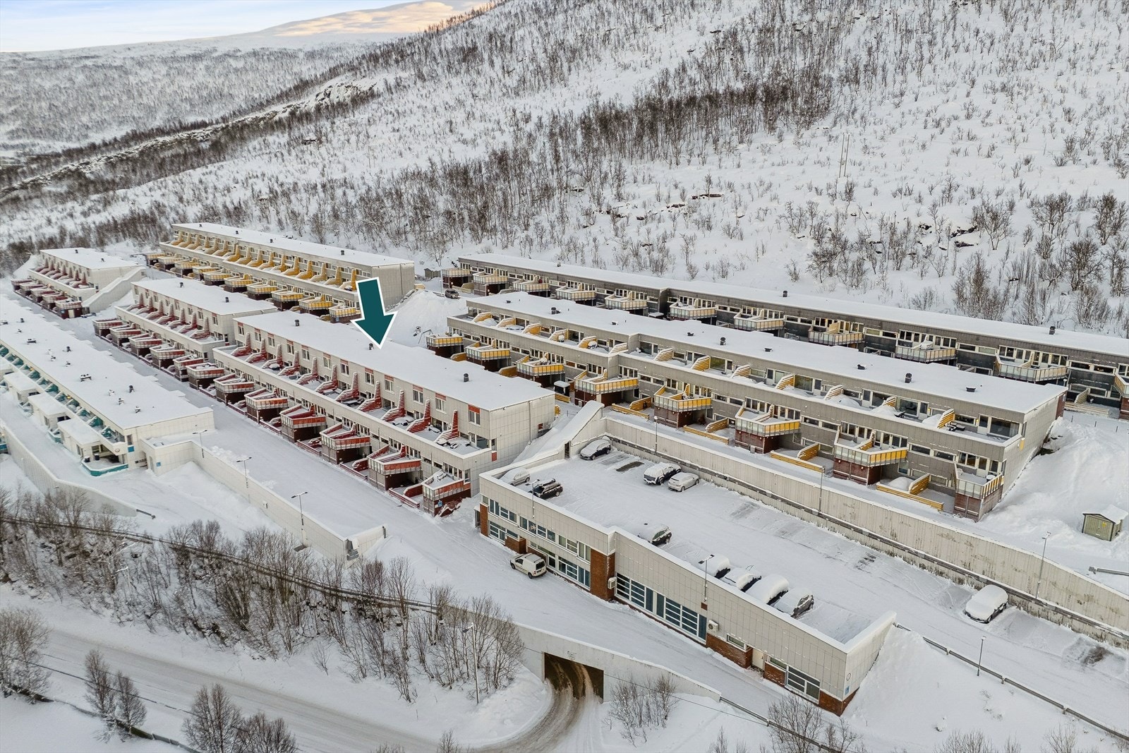 Leiligheten befinner seg sentralt på Lunheim Terrasse med nærhet til gjesteparkering. Privat parkering på fast plass i parkeringsanlegg under terreng med adkomst fra Planetvegen Galleribilde