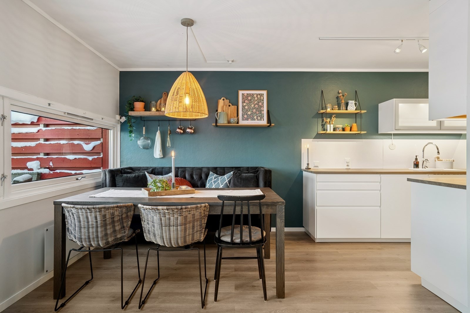 Spisestue og kjøkken Galleribilde