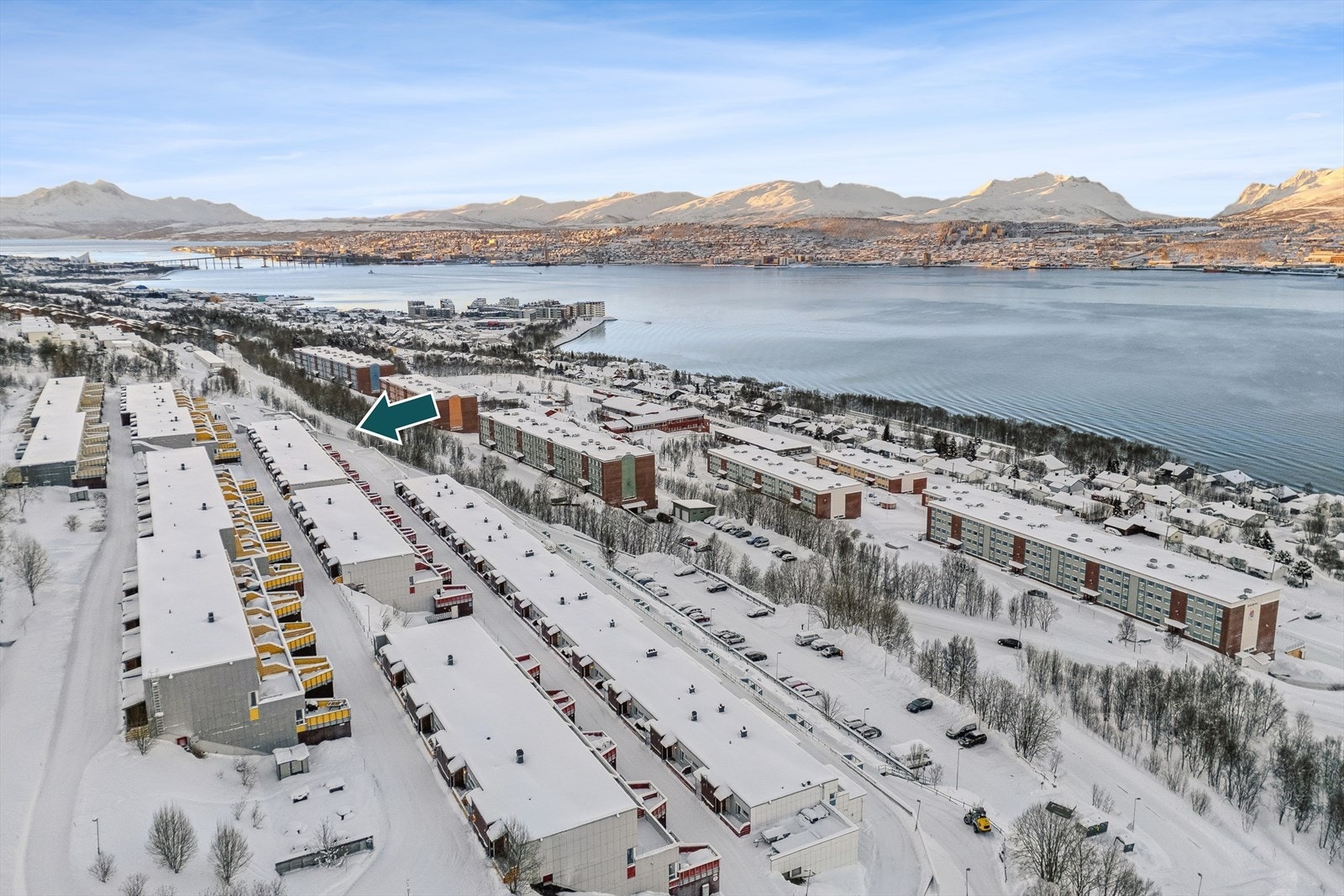 Lunheim Terrasse befinner seg på Lunheim mellom Tomasjord og Kroken, like nord for Tromsdalen og Tromsø sentrum Galleribilde