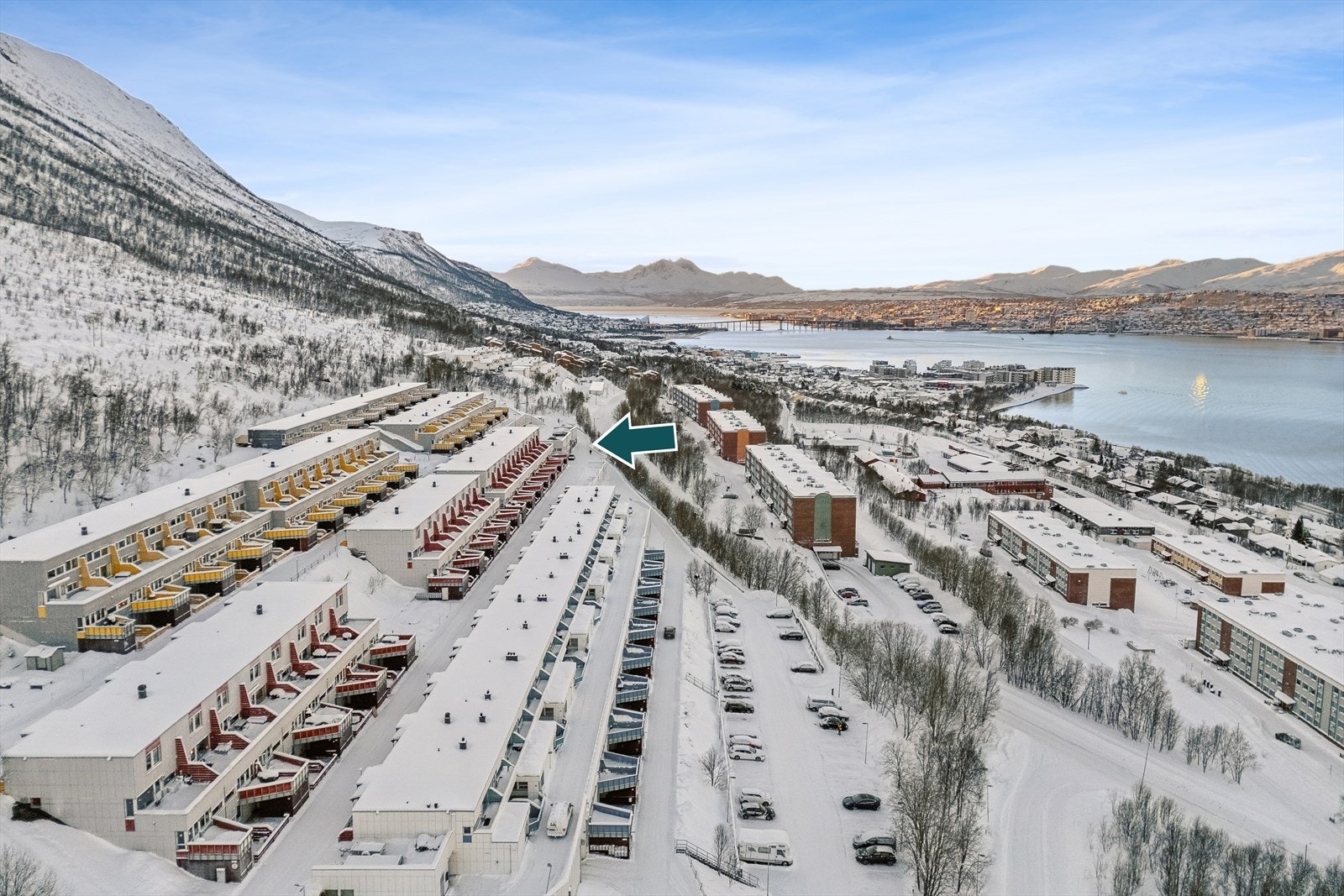 Lunheim Terrasse befinner seg på Lunheim mellom Tomasjord og Kroken, like nord for Tromsdalen og Tromsø sentrum Galleribilde