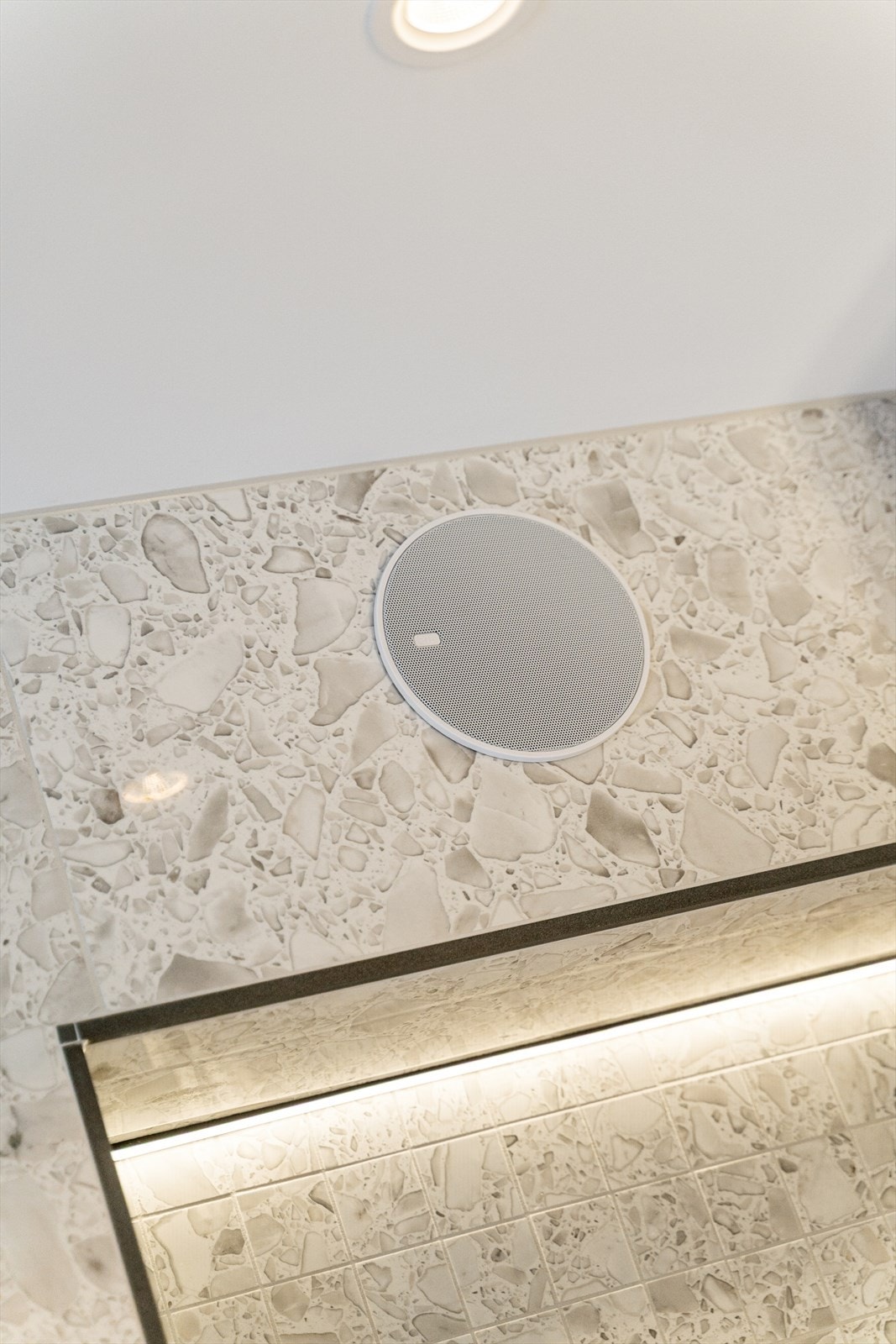 Badet er utstyrt med høyttaleranlegg. Galleribilde