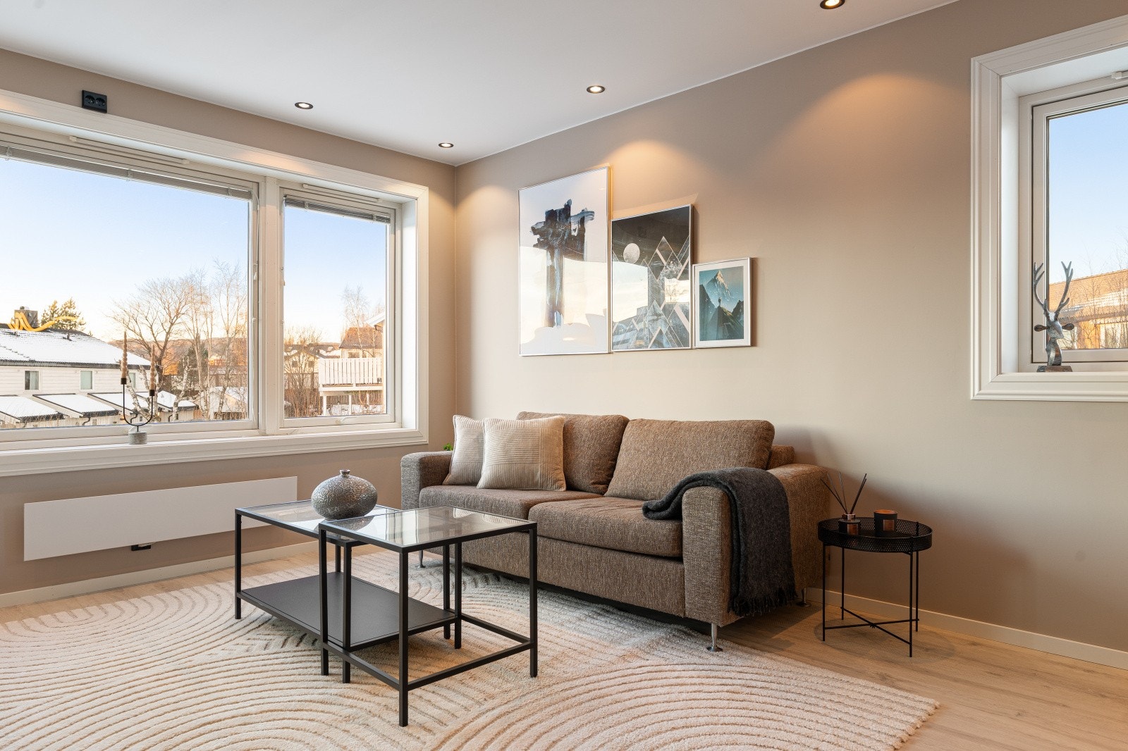 Fra stuen har du utgang til balkong. Galleribilde