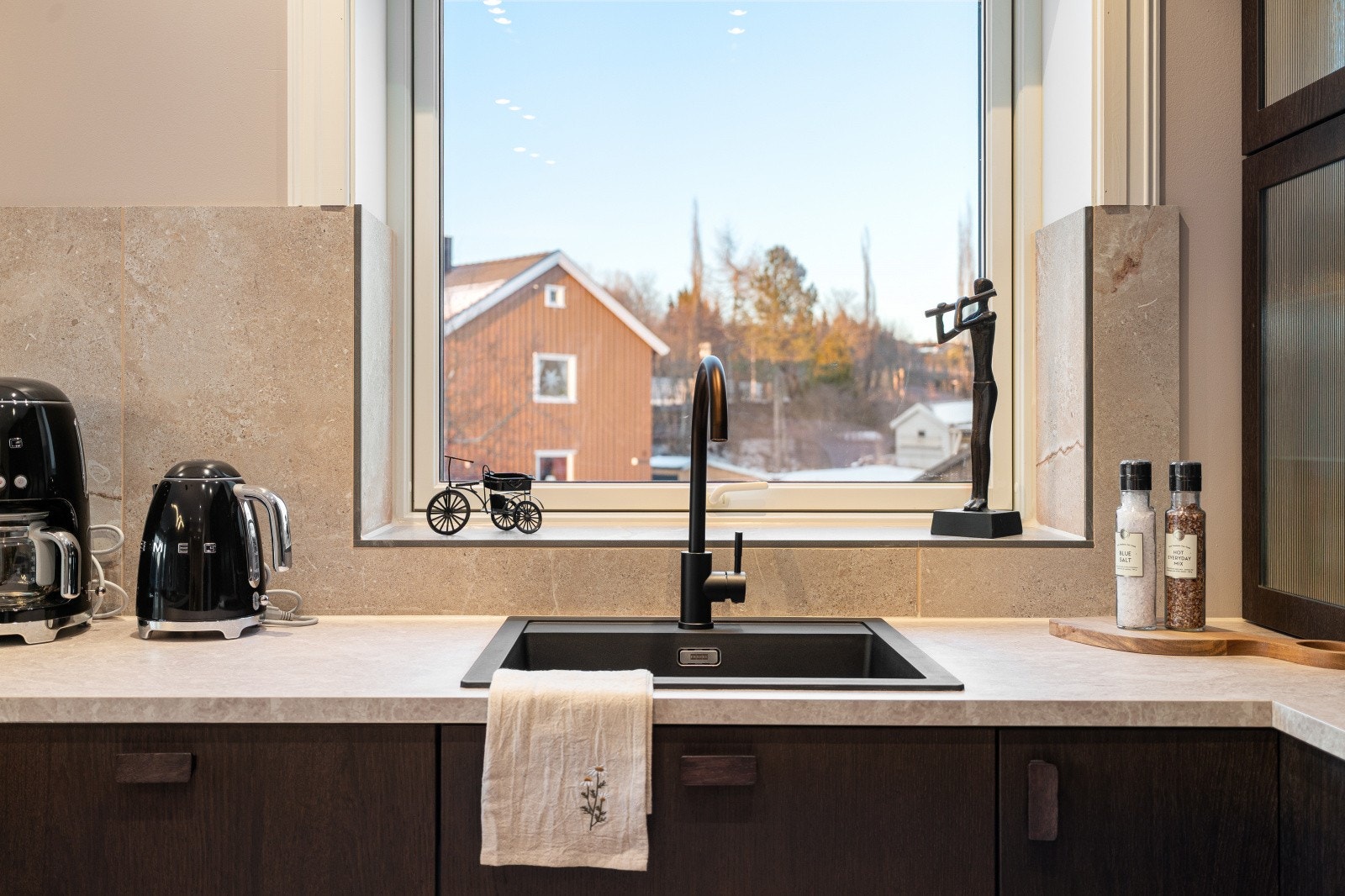 Med hjørnebeliggenhet har du to ekstra vinduer som sørger for ekstra lysinnslipp. Galleribilde