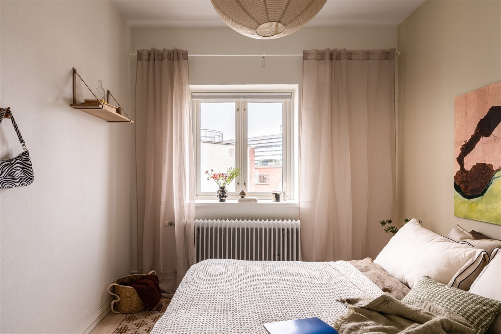 Den harmoniske fargepaletten skaper en rolig og avslappende stemning. Galleribilde