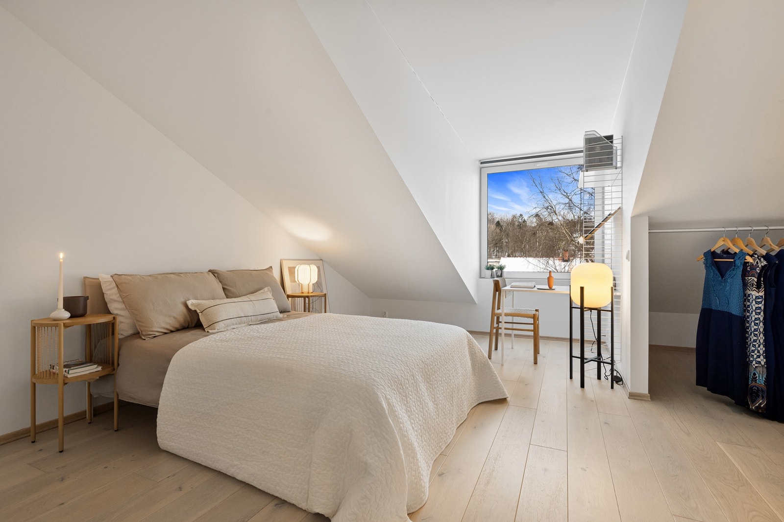 Stort hovedsoverom i loftsetasje Galleribilde