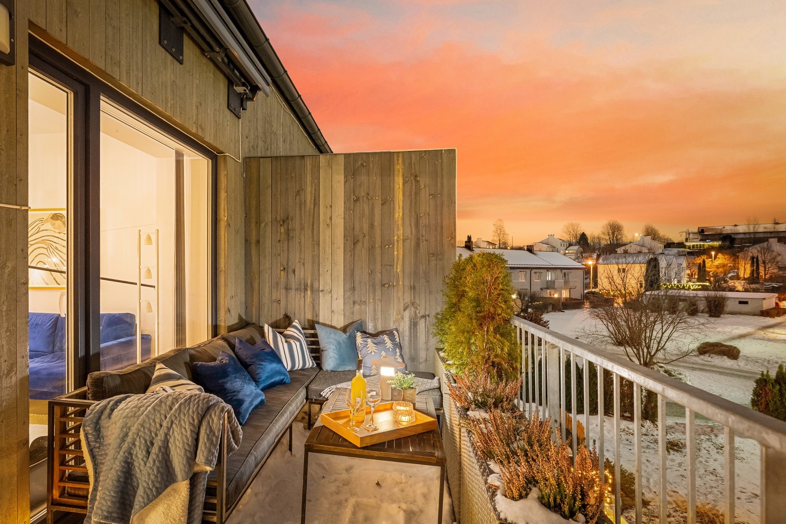 Hyggelig og meget solrik balkong Galleribilde