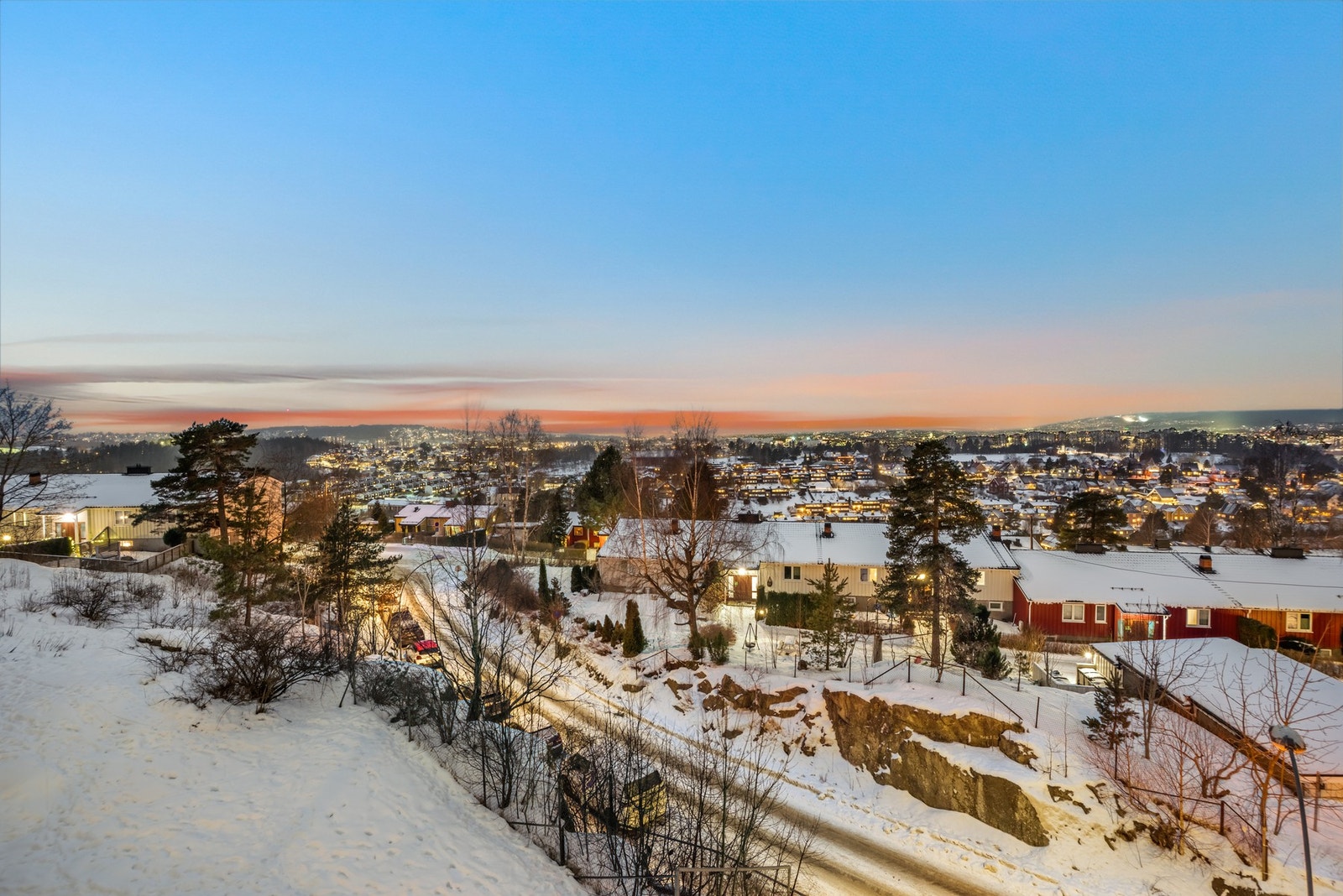 Fra balkongen er det flott utsikt utover nærområdet og ned mot Oslo sentrum. Galleribilde