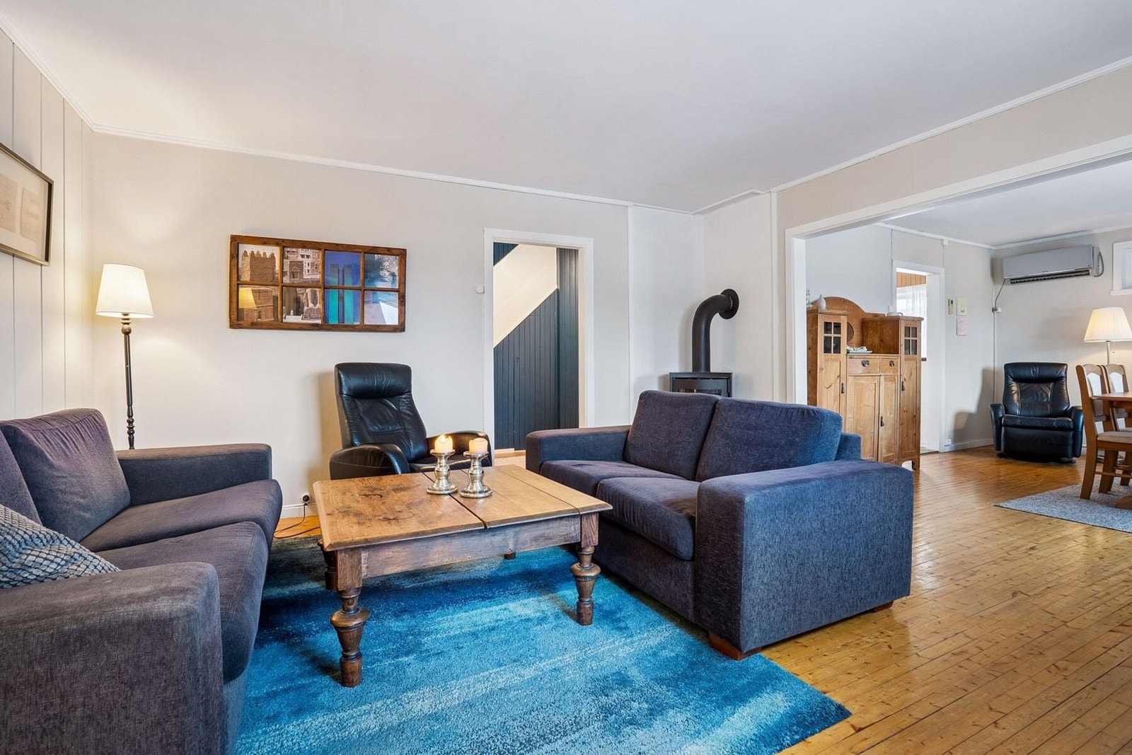 Boligen er elektrisk oppvarmet og har vedfyring og varmepumpe. Galleribilde