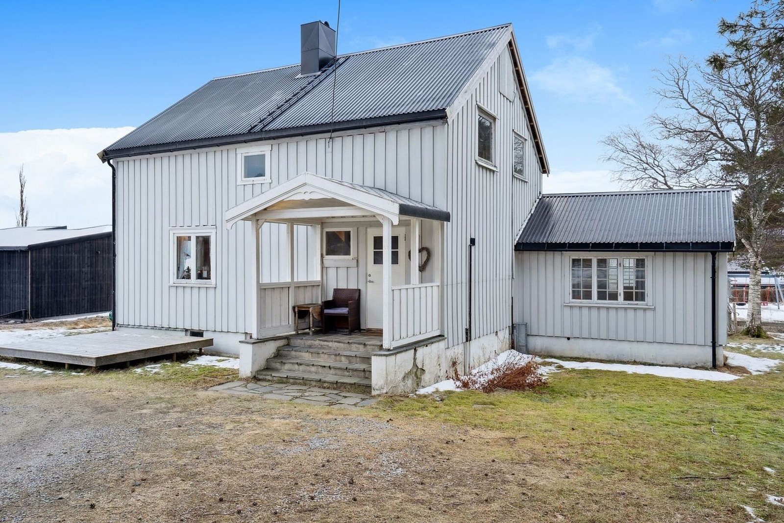 Parkering på gårdsplassen. Galleribilde