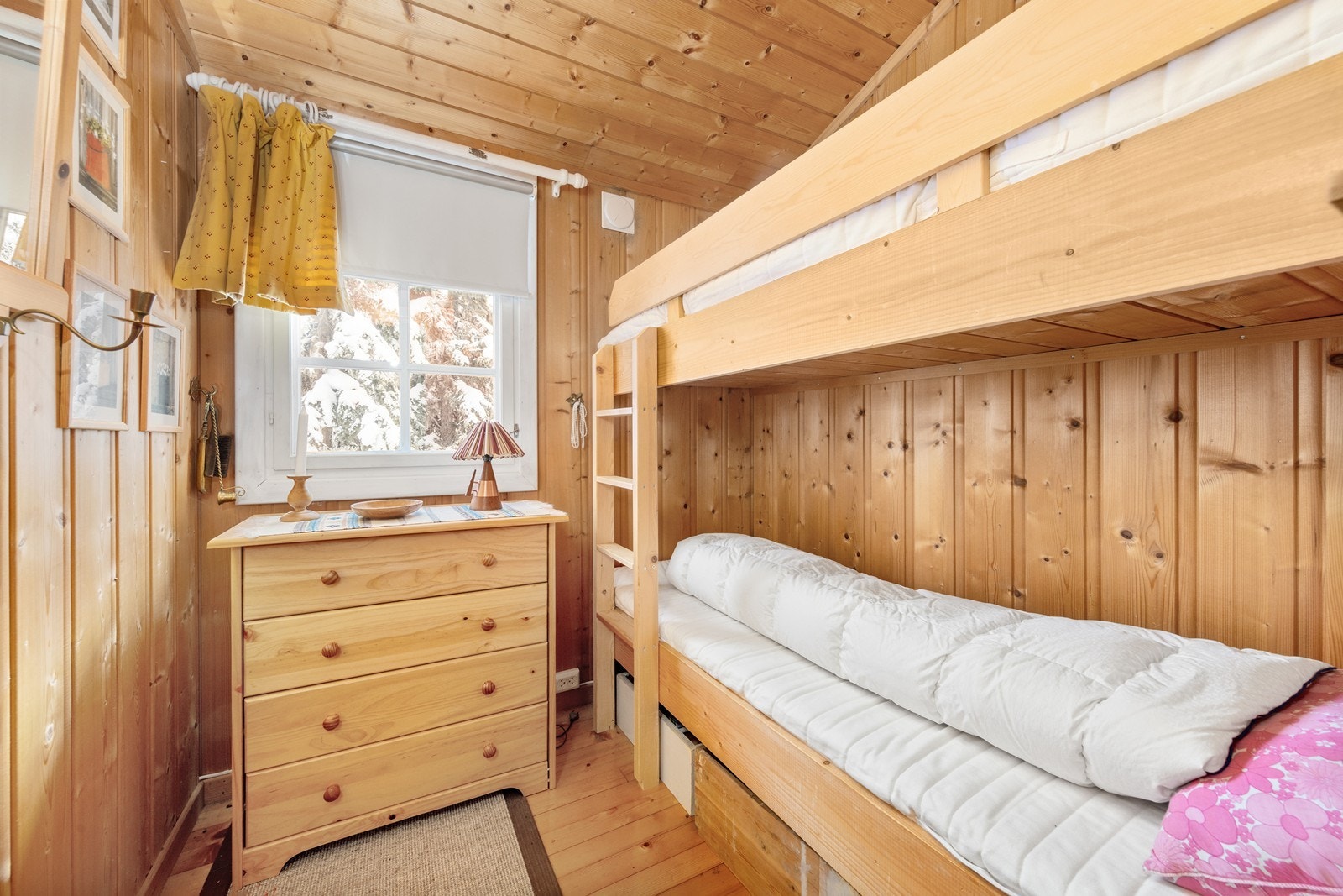 Rommene gir med dagens innredning 6 sengeplasser. Galleribilde