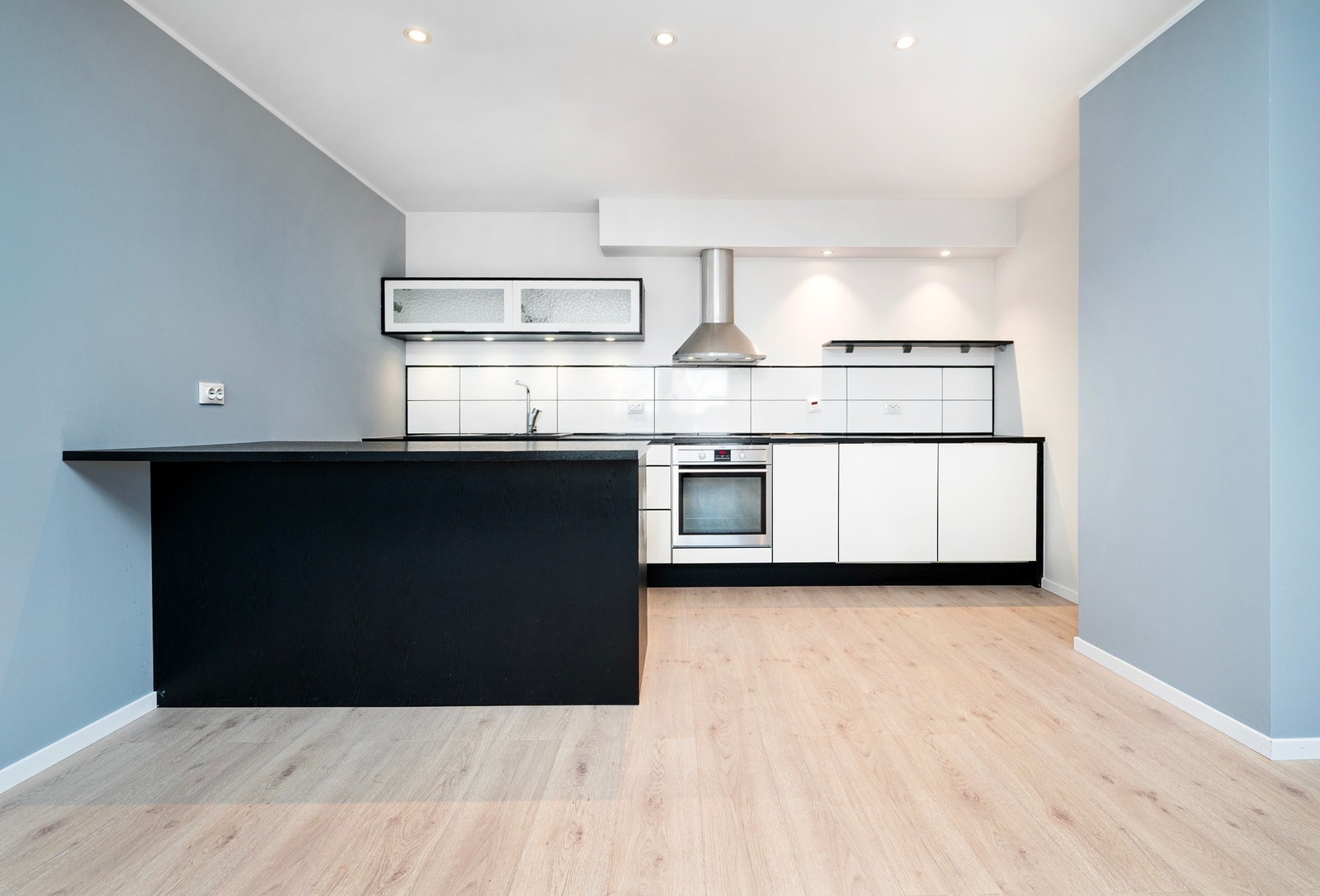 Kjøkken fra Norema og innredning med glatte fronter. Galleribilde