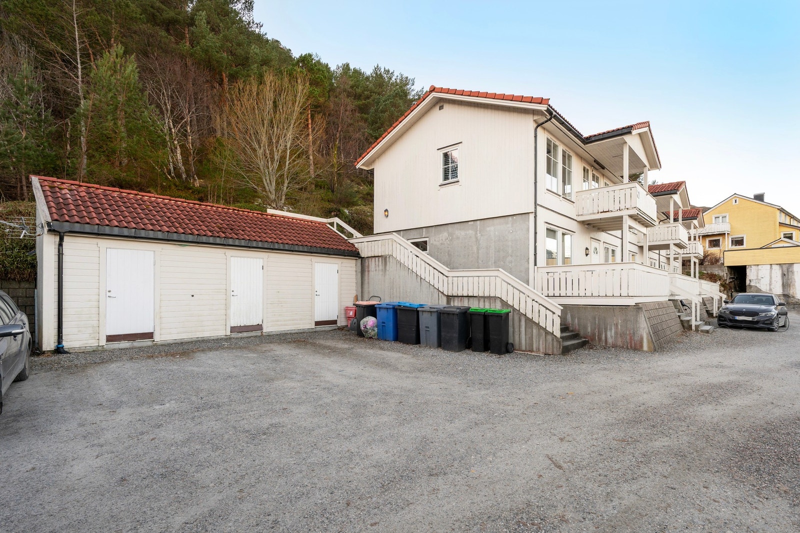 Felles bodbygg fra 2003. Denne leiligheten disponerer boden i midten. Galleribilde