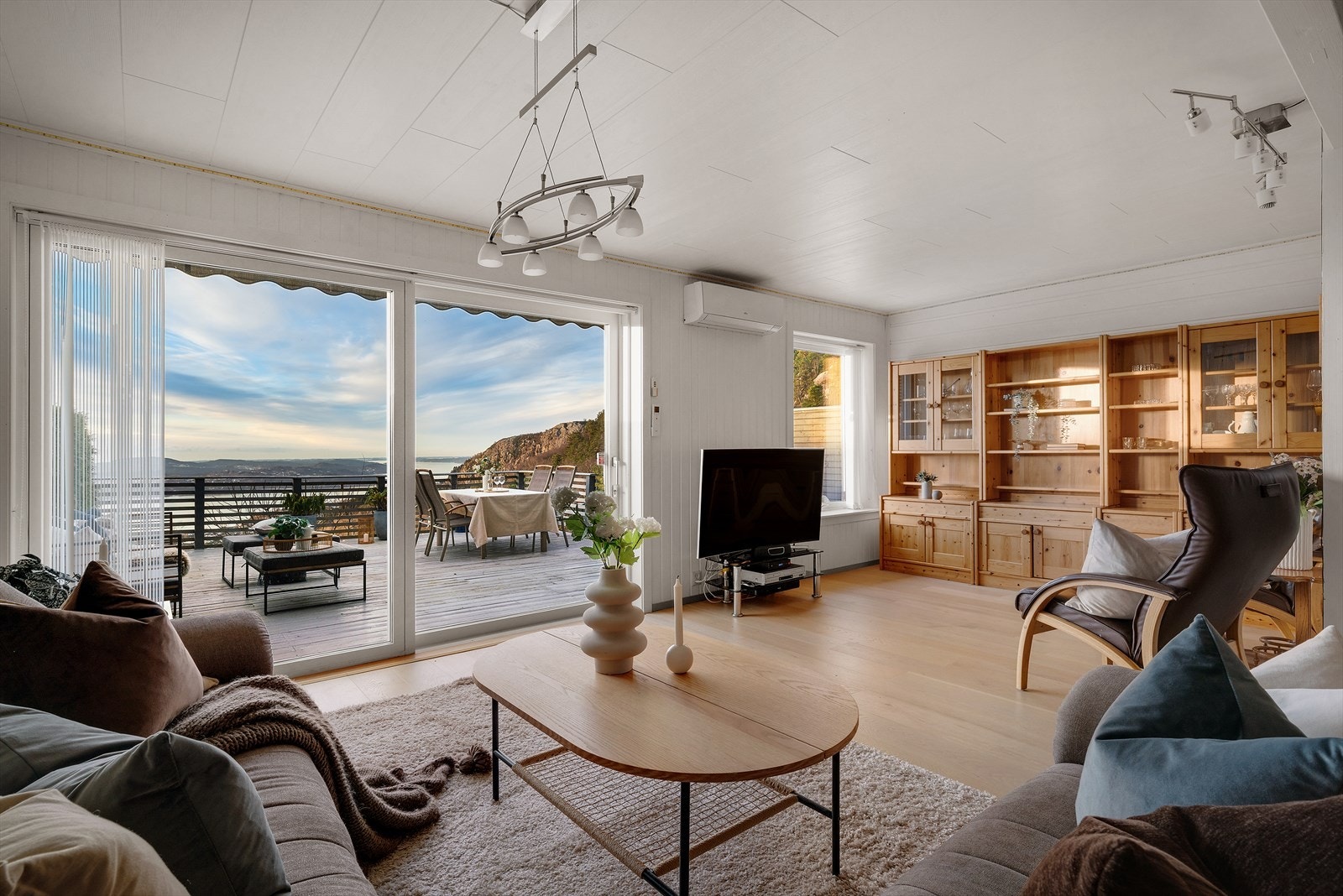 - I 2016-2017 ble alle vinduer og terrassedør skiftet i regi av borettslaget - Galleribilde