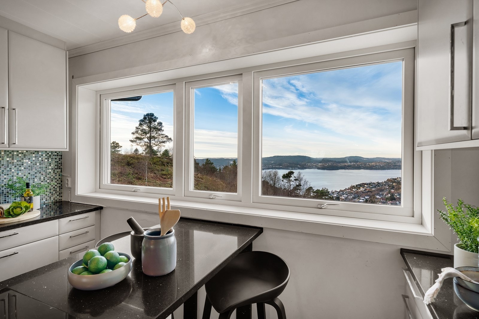 - Nyt den vakre utsikten samtidig som middagen tilberedes - Galleribilde