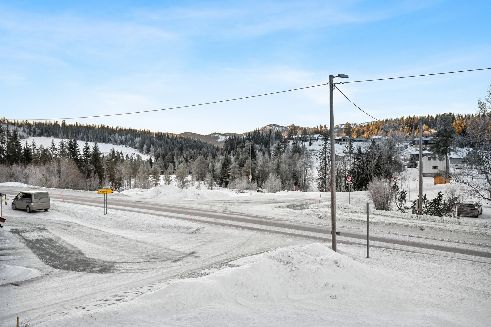 Det er også kort vei til dagligvare, samt. gode turmuligheter året rundt. Galleribilde