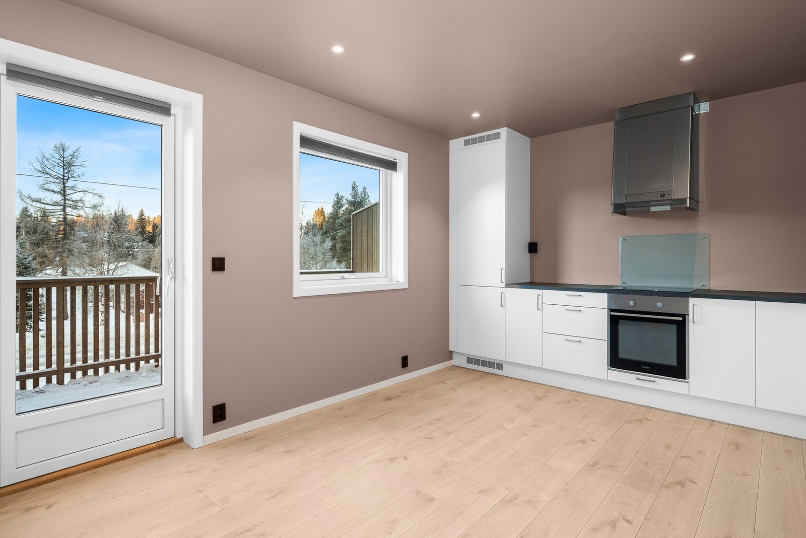 Vindu har god solskjerming på de varmeste sommerdager. Galleribilde