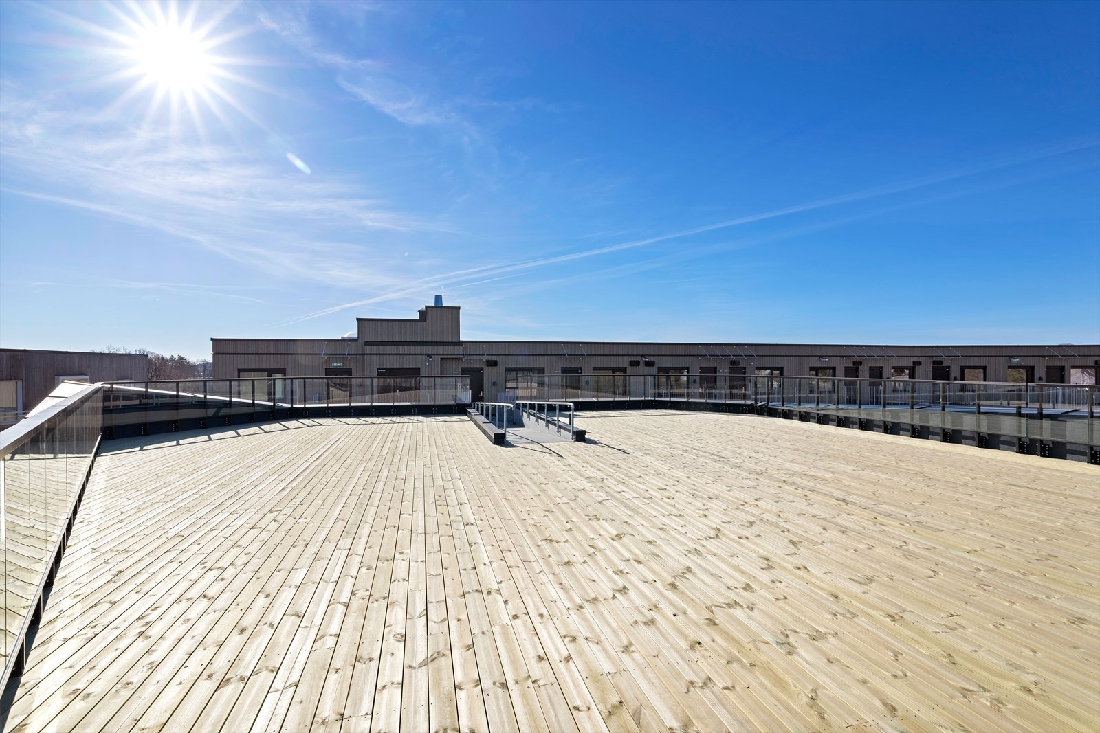 Takterrassen har svært gode solforhold. Galleribilde