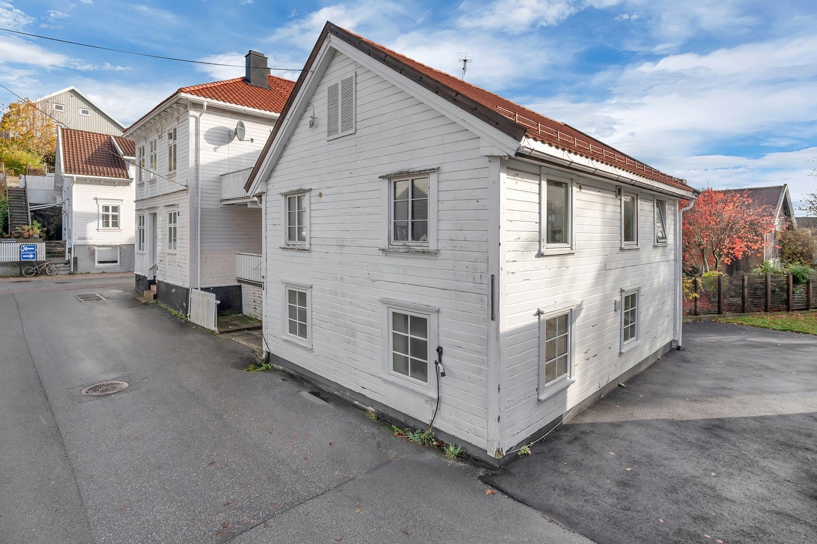 Fra eiendommen er det kort vei til bussholdeplass og sentrum Galleribilde