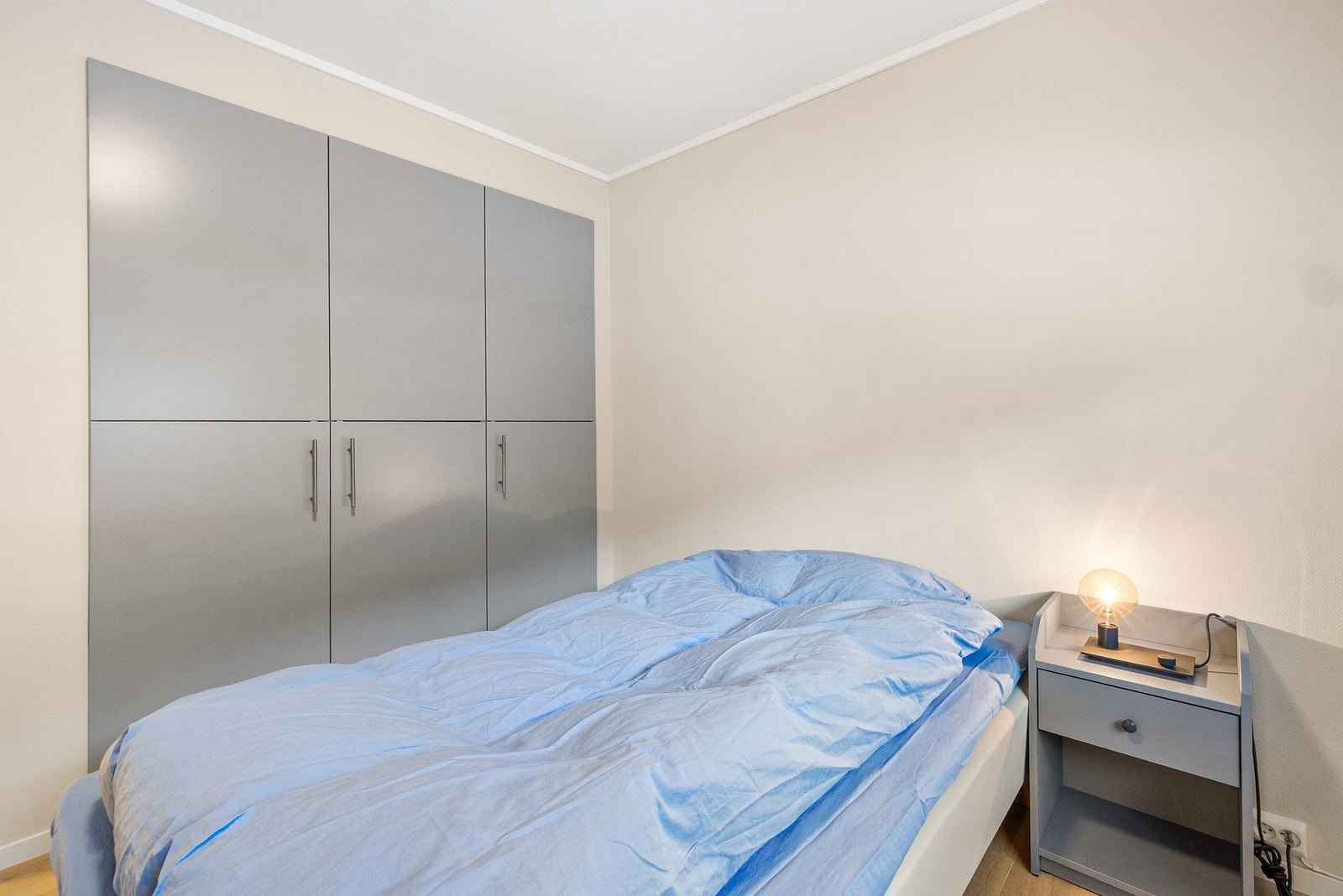 Dette soverommet er også funksjonelt innredet med innfelt garderobe Galleribilde