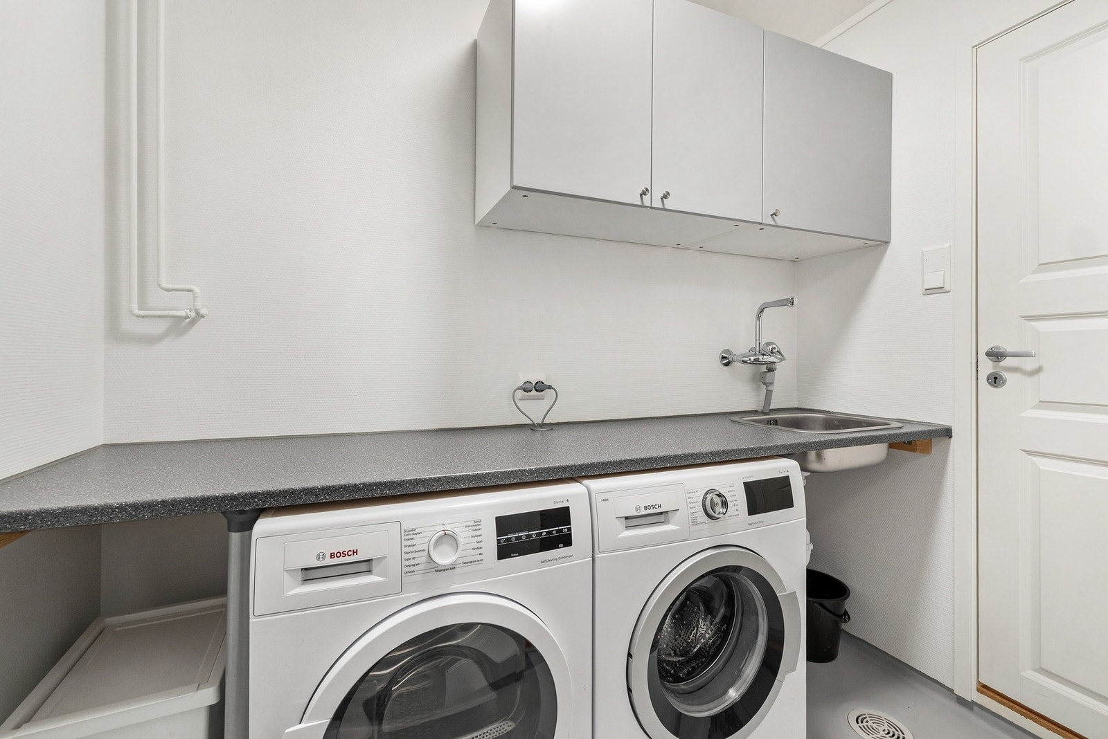 God løsning med eget vaskerom i tillegg til baderom Galleribilde