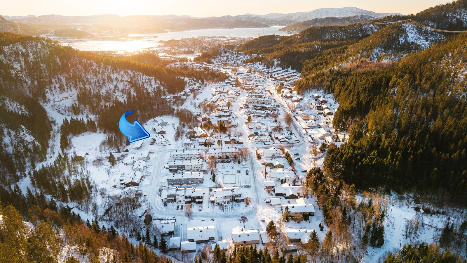 Eiendommen ligger i et barnevennlig boligområde innerst i Fossbrenna, ca 4,5 km nordøst for Namsos sentrum Galleribilde