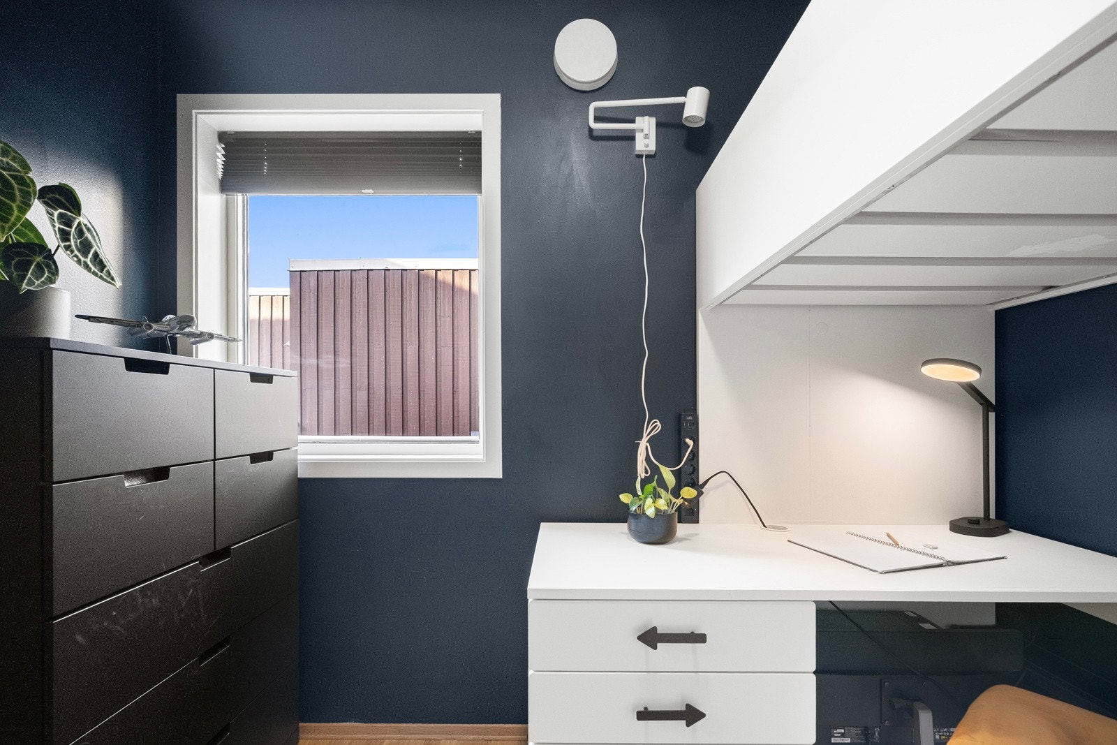 Soverommet egner seg godt som barnerom, gjesterom eller hjemmekontor Galleribilde