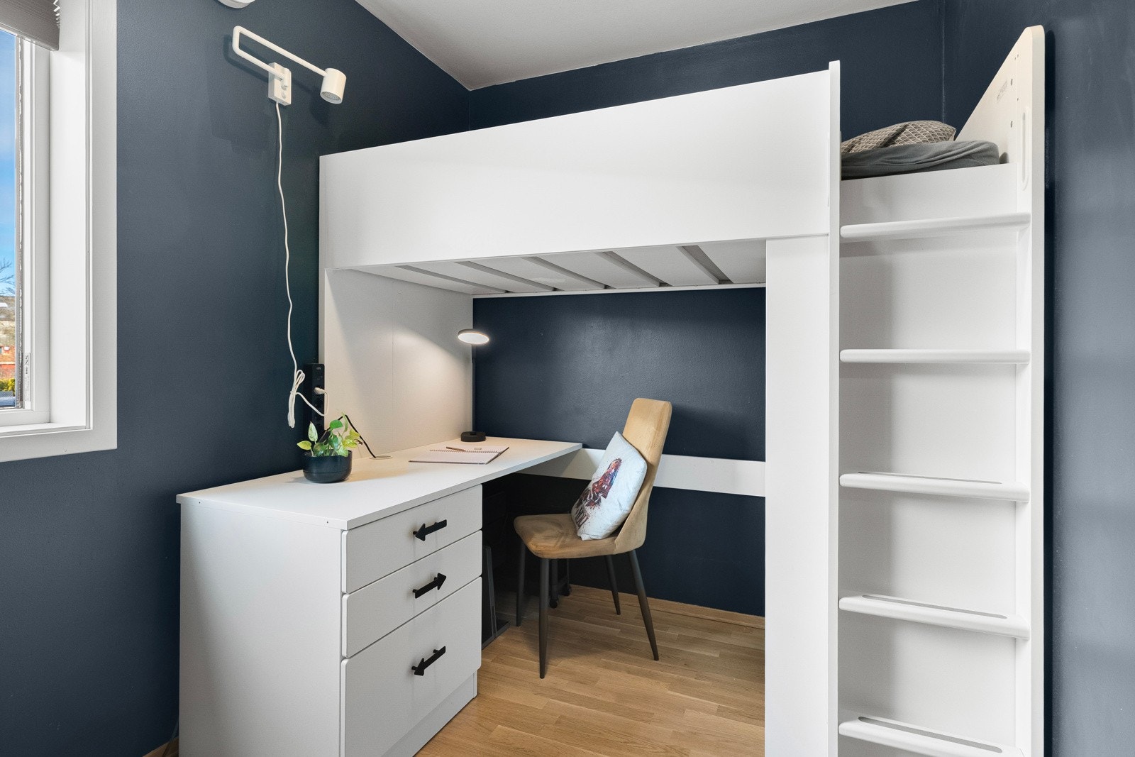 Soverommet egner seg godt som barnerom, gjesterom eller hjemmekontor Galleribilde