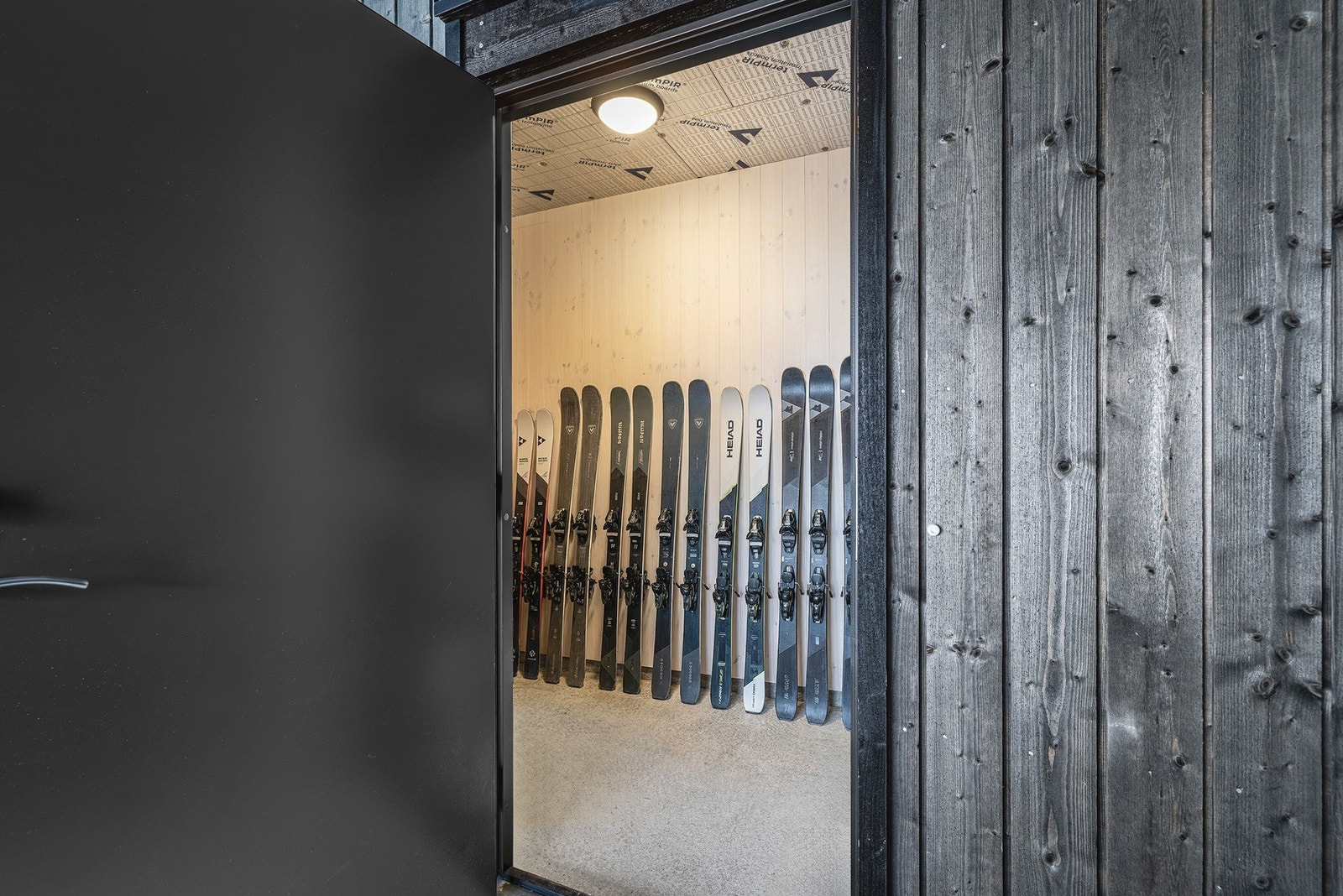 Romslig boderom. Galleribilde