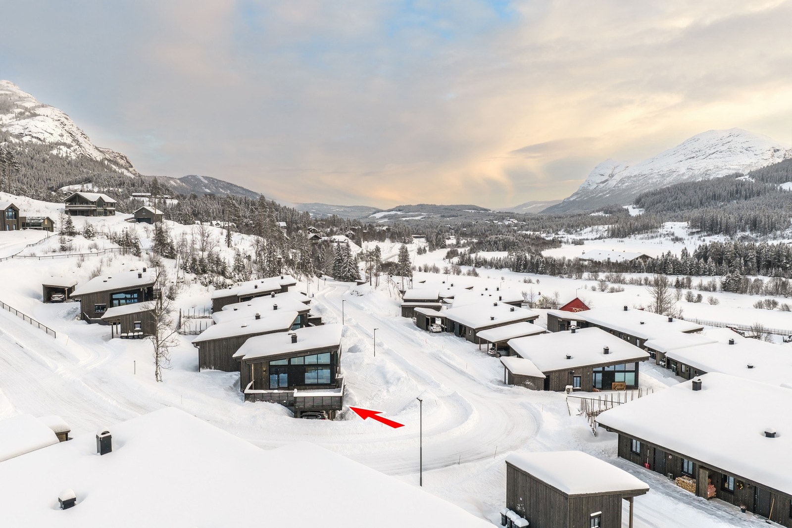 Her får du det beste av begge verdener: Rolig fjellnatur rett utenfor døren, samtidig som du er nær både skiaktiviteter og lokale fasiliteter Galleribilde