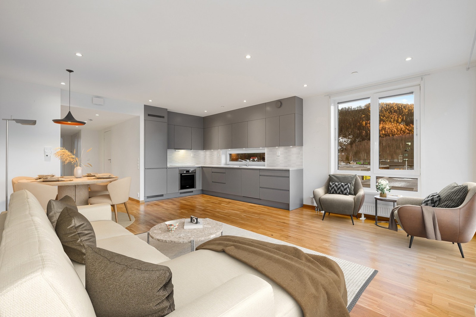 Med endebeliggenhet får man ekstra belysning med vinduer mot vest. Galleribilde