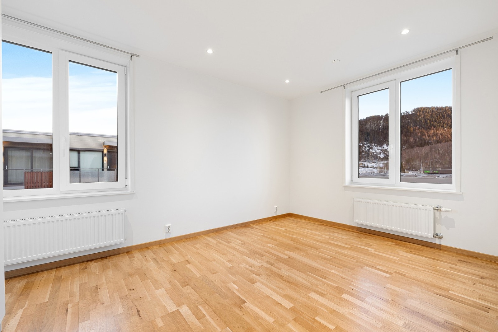 Lyst og romslig soverom på 13,5 kvm. Galleribilde