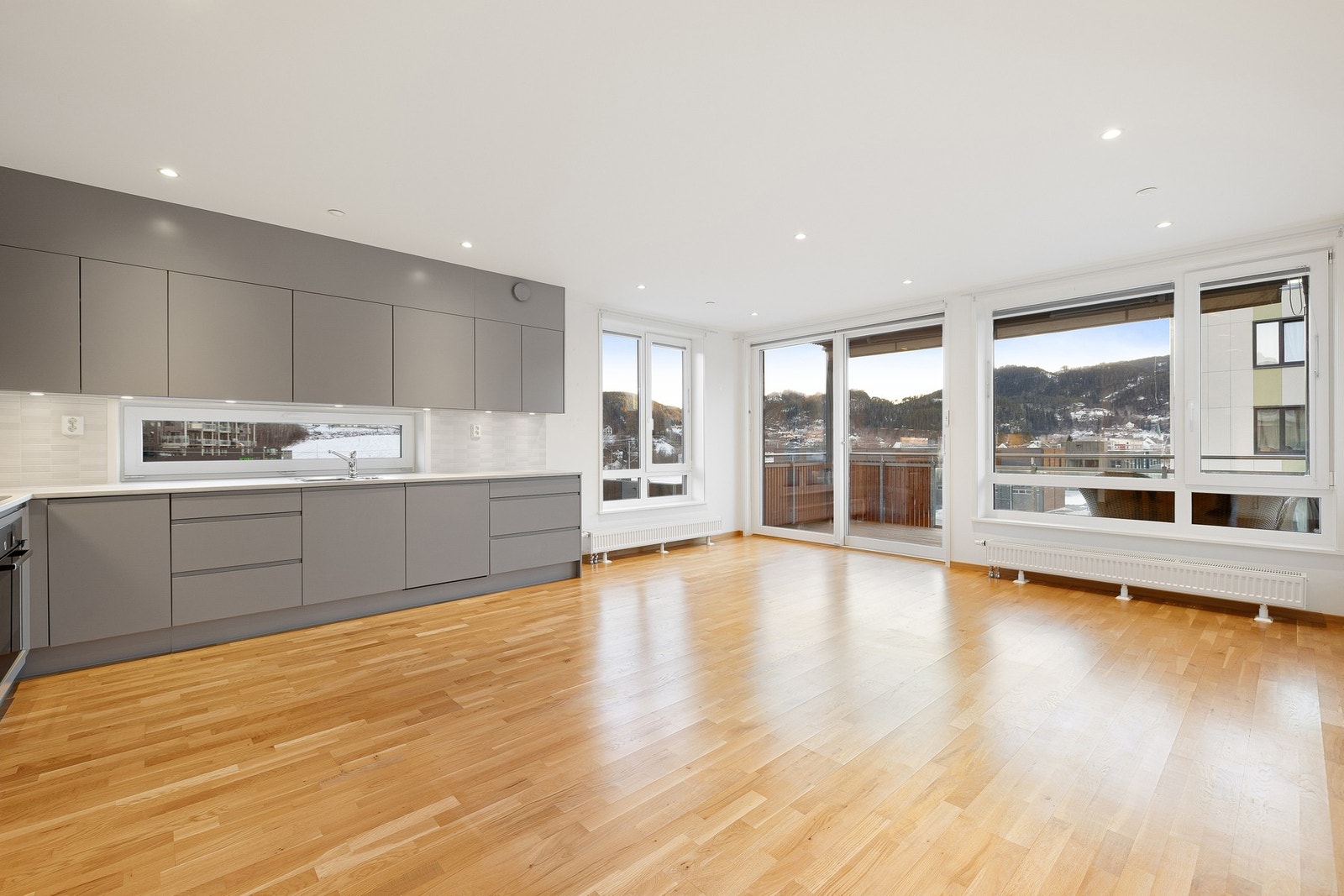 Det er gode muligheter for å innrede i naturlige seksjoner etter eget ønske og behov. Galleribilde