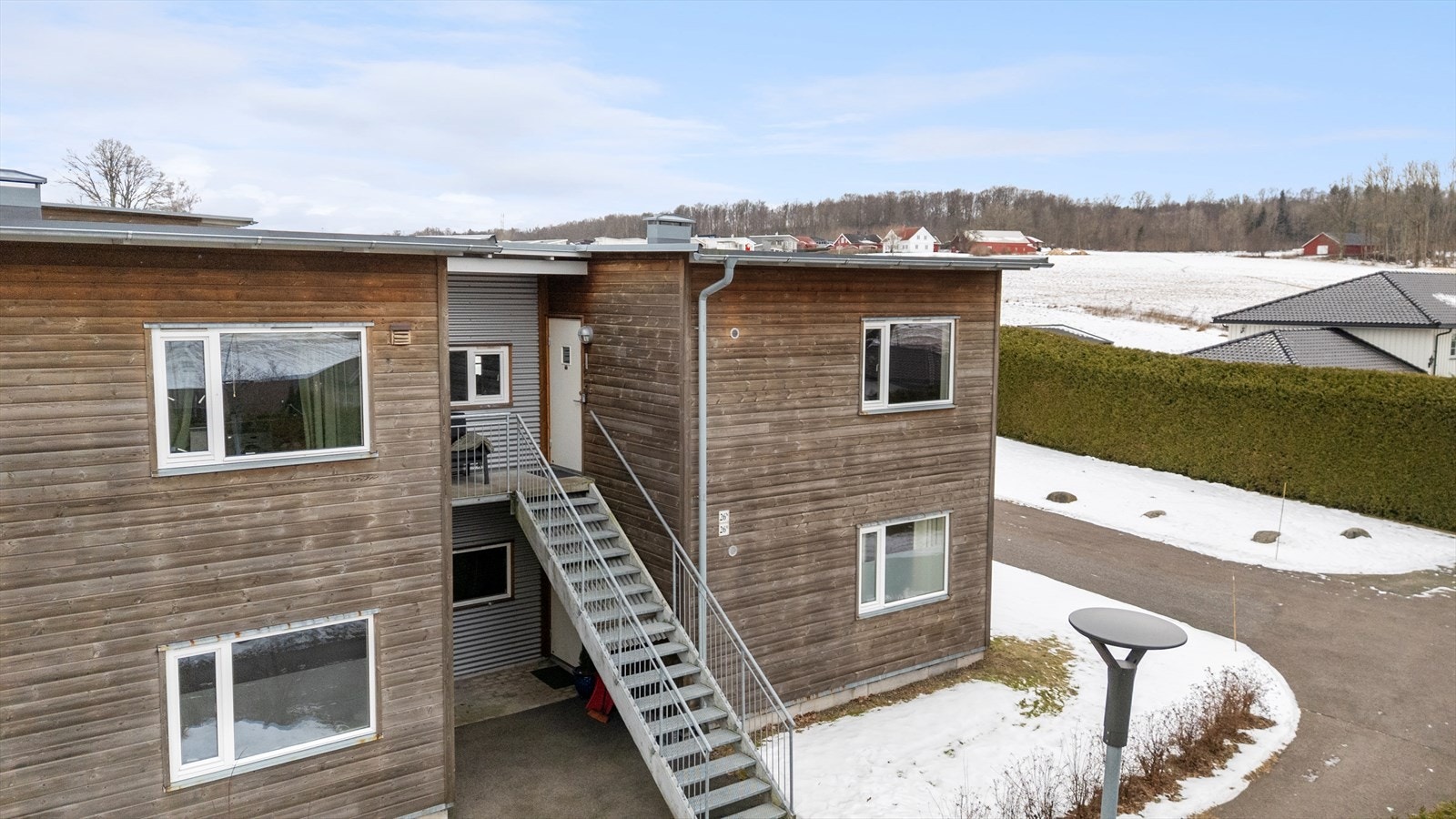 Sandeveien Borettslag består av totalt 46 andeler på felles tomt med tilhørende fellesarealer. Galleribilde