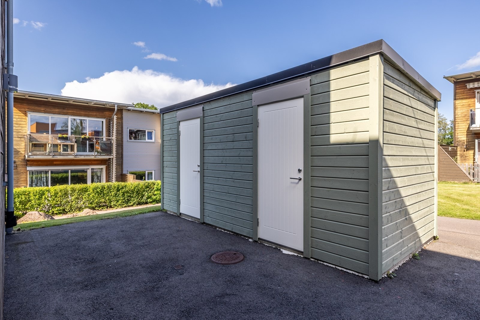 Man disponerer carport i felles rekke, og en utvendig sportsbod. Galleribilde