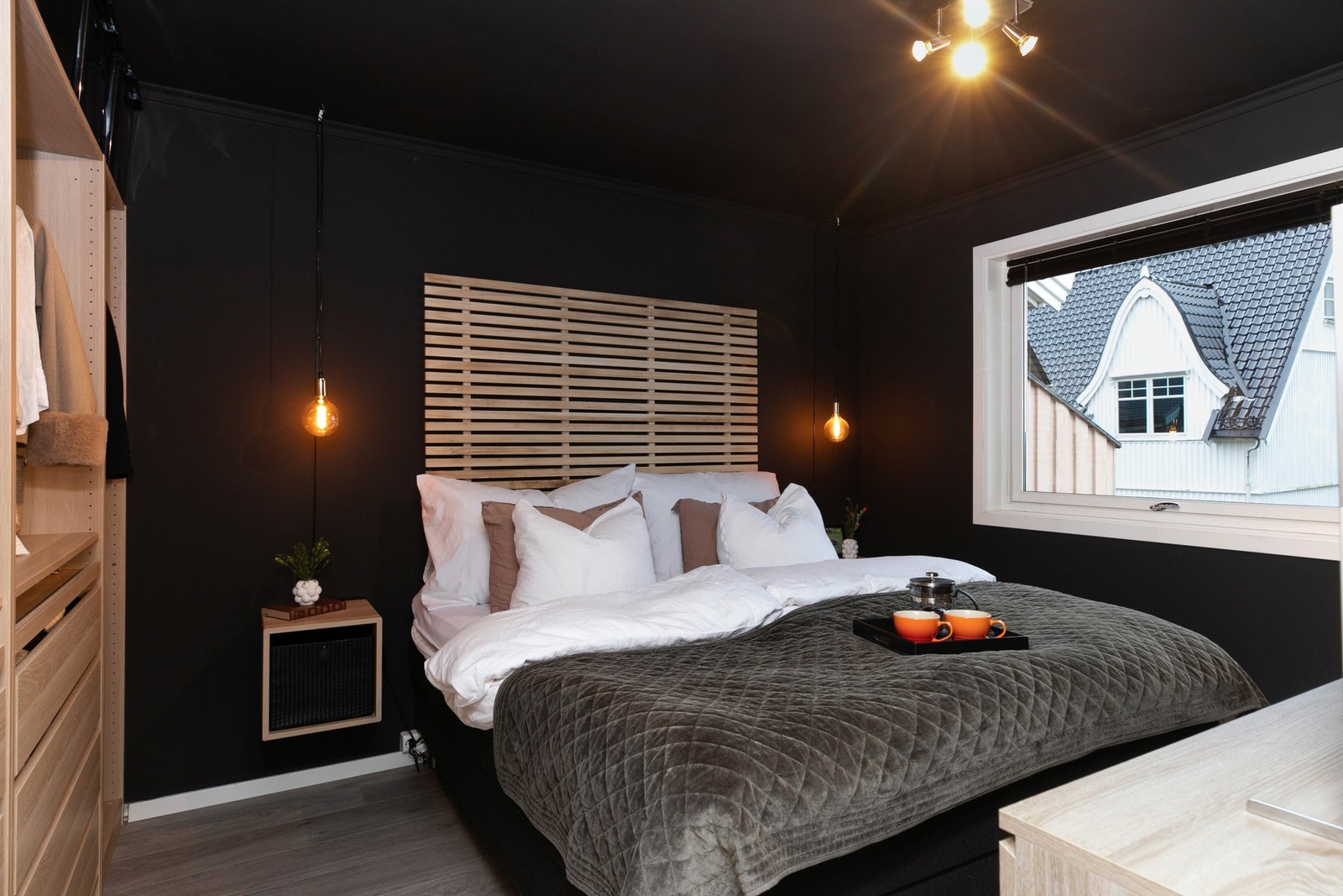 Det er god størrelse på soverommet og det er nylig montert garderobe. Galleribilde