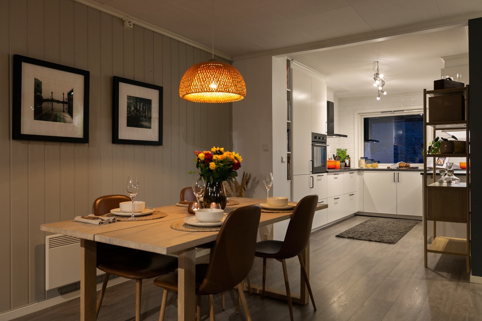 Den åpne løsningen gir en luftig atmosfære. Galleribilde