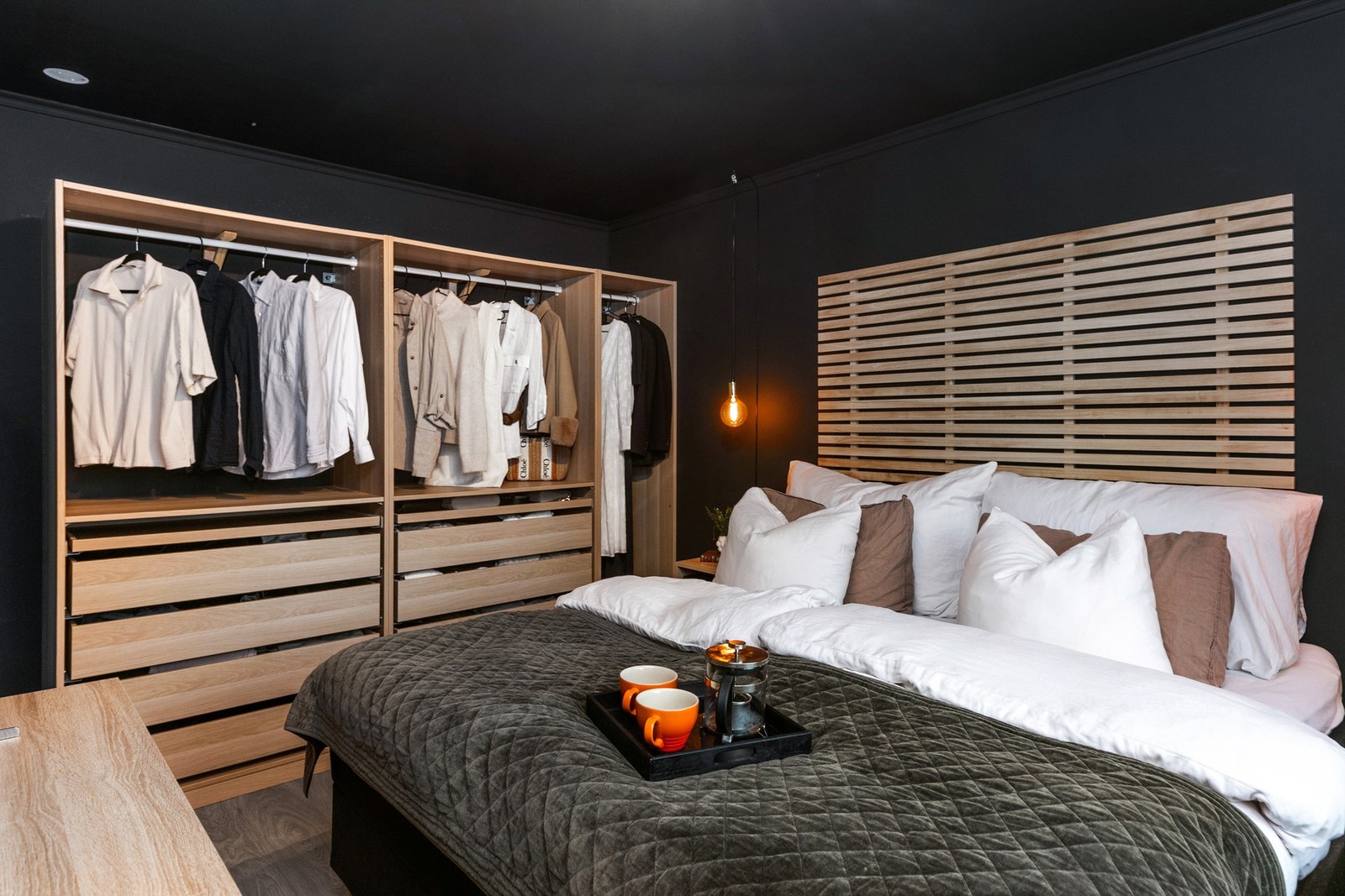 Her er det nok av lagring til både han og henne. Galleribilde