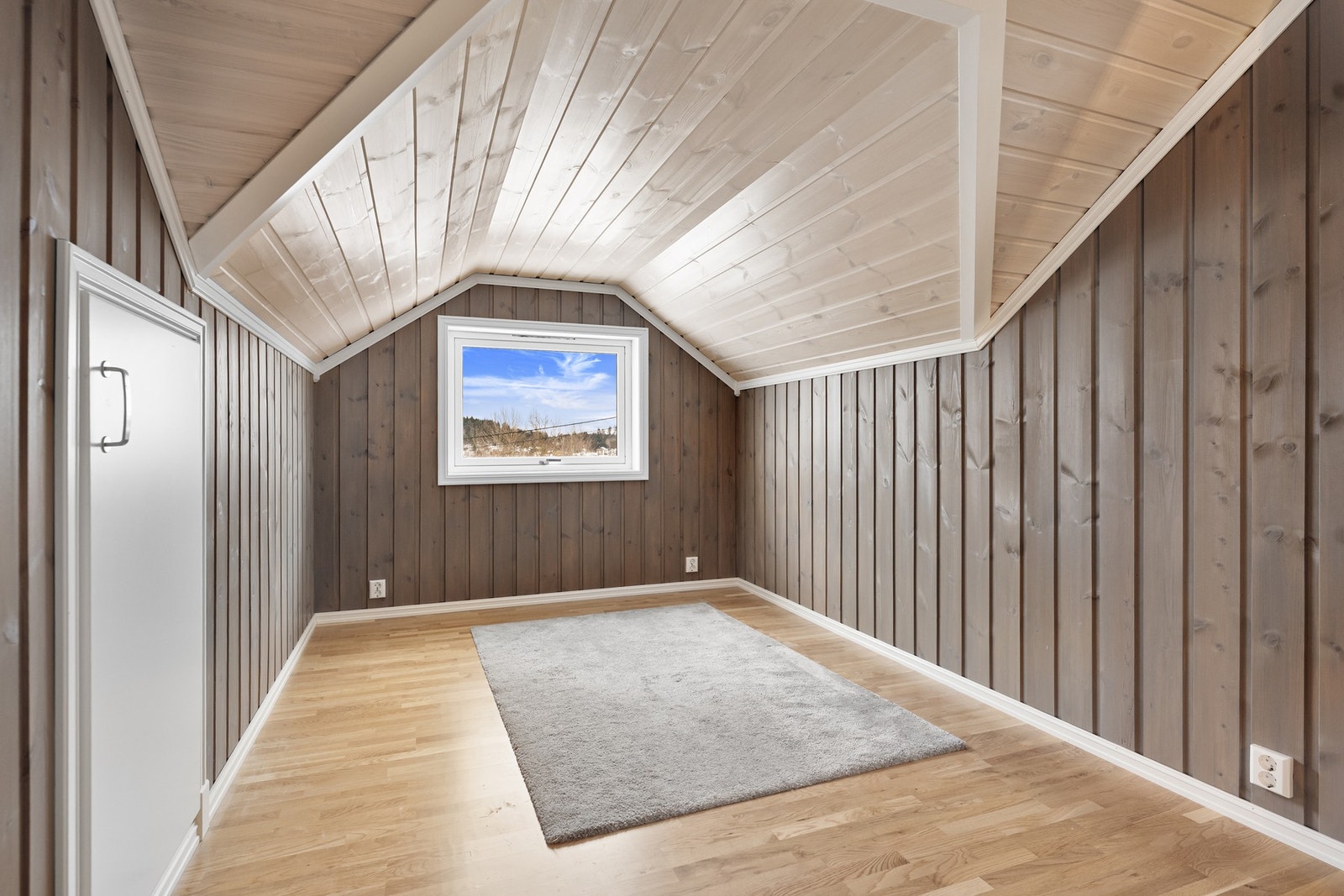 Det 2. soverommet har også en egen bod med vindu. Galleribilde