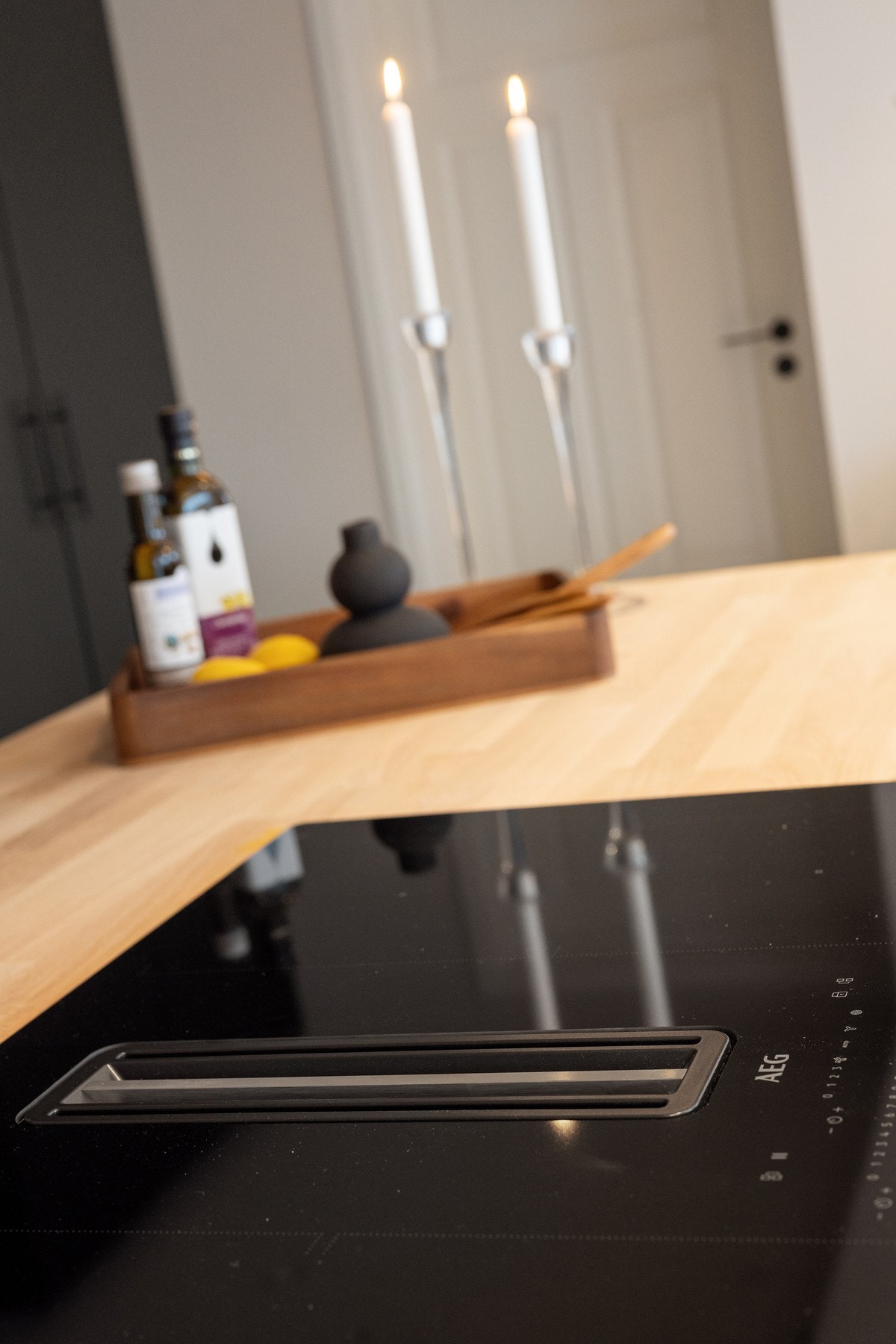 Smart induksjonstopp med integrert ventilator fra AEG. Galleribilde