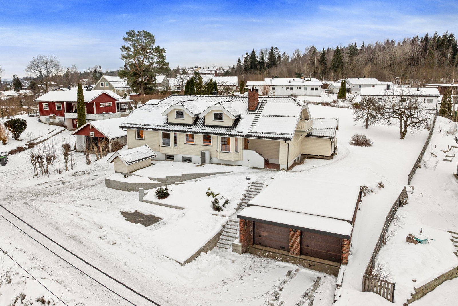 Velkommen til Grønnliveien 33! Presentert av Lasse Bastrup v. EIE Eiendomsmegling Asker. Foto: Andreas Wiig v. Pholio. Galleribilde