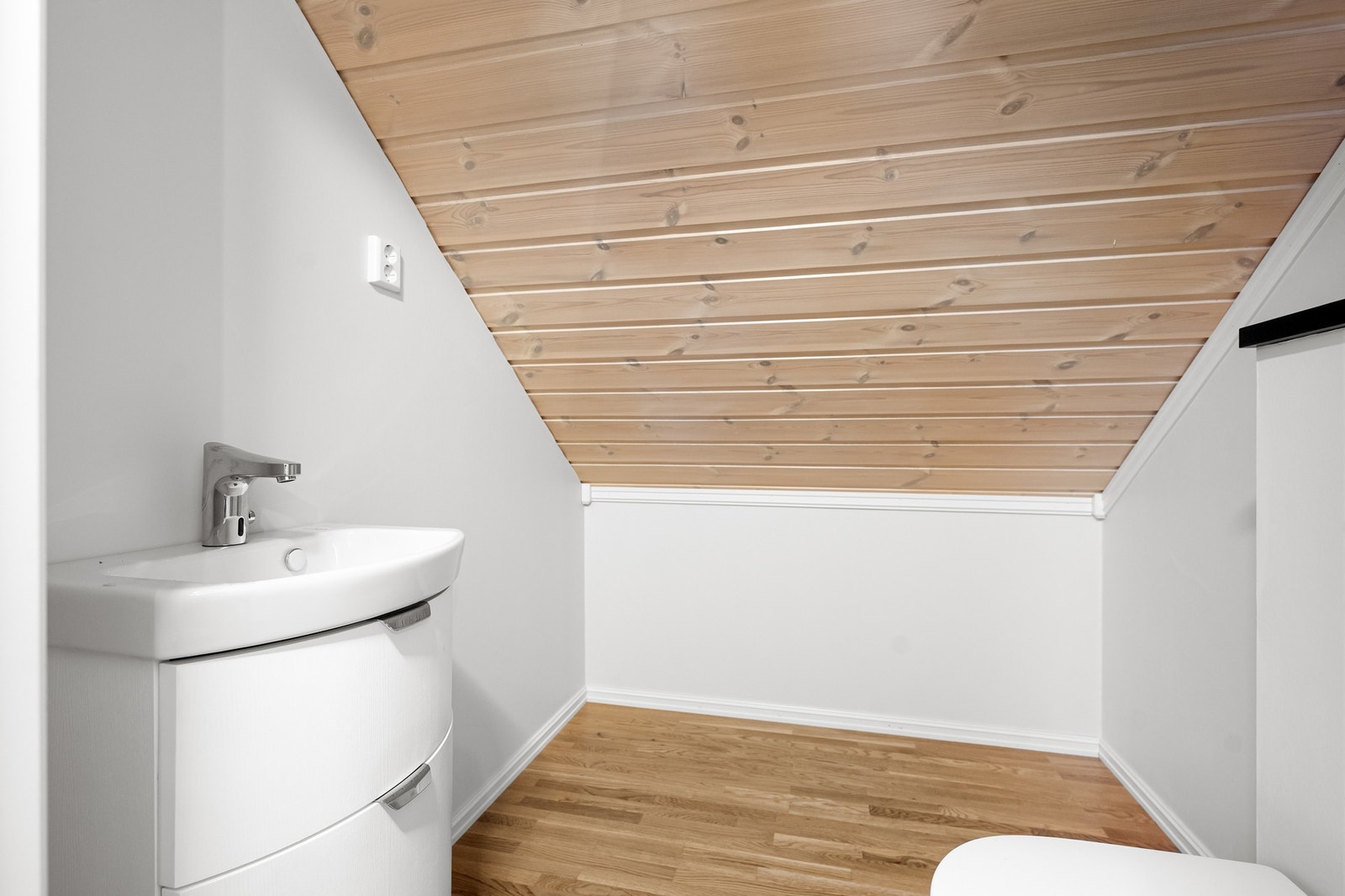 Det er et praktisk toalettrom i 2. etasje. Galleribilde